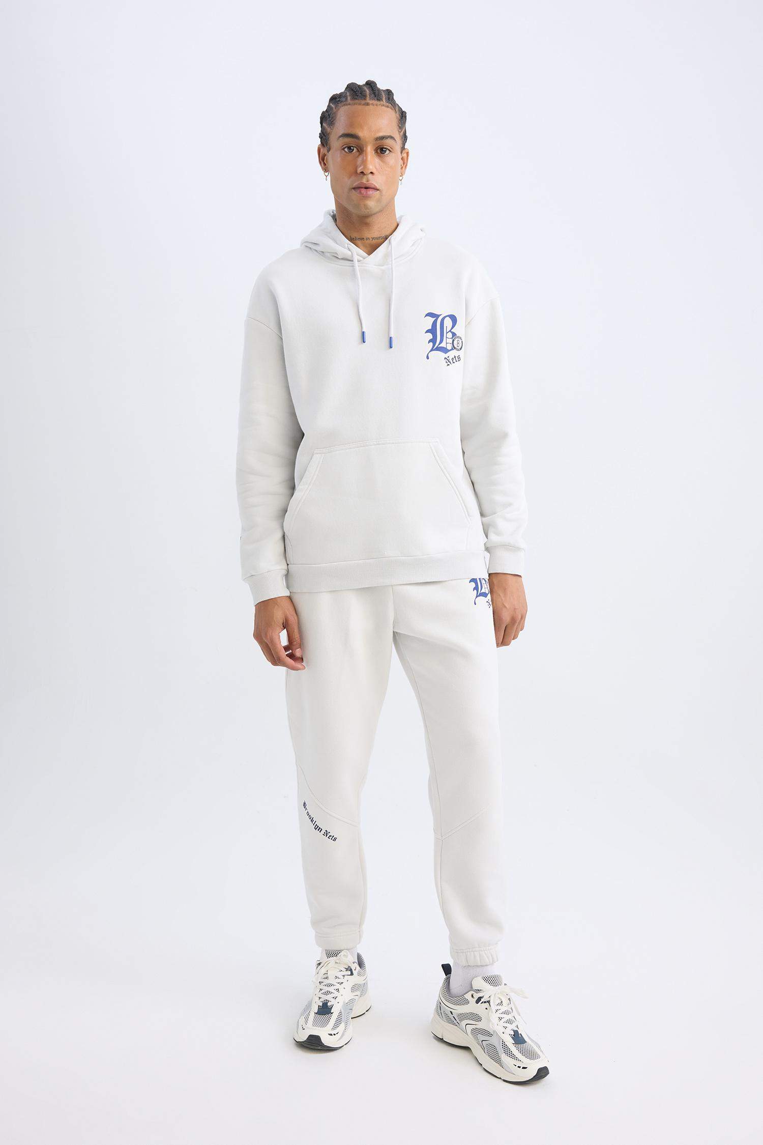 NBA Brooklyn Nets Comfort Fit Rahat Kalıp Kapüşonlu Kalın Sırt Baskılı Sweatshirt