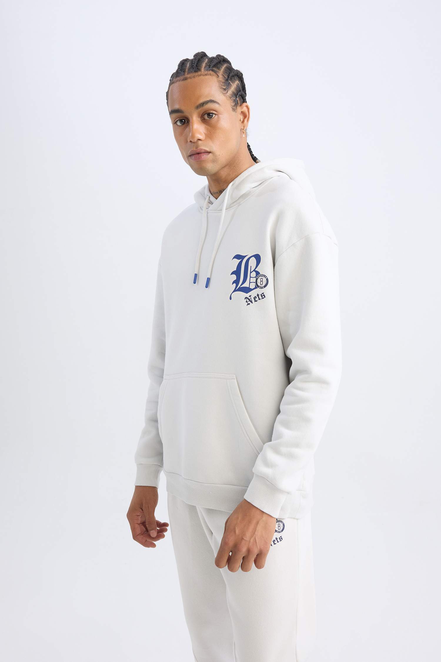 NBA Brooklyn Nets Comfort Fit Rahat Kalıp Kapüşonlu Kalın Sırt Baskılı Sweatshirt