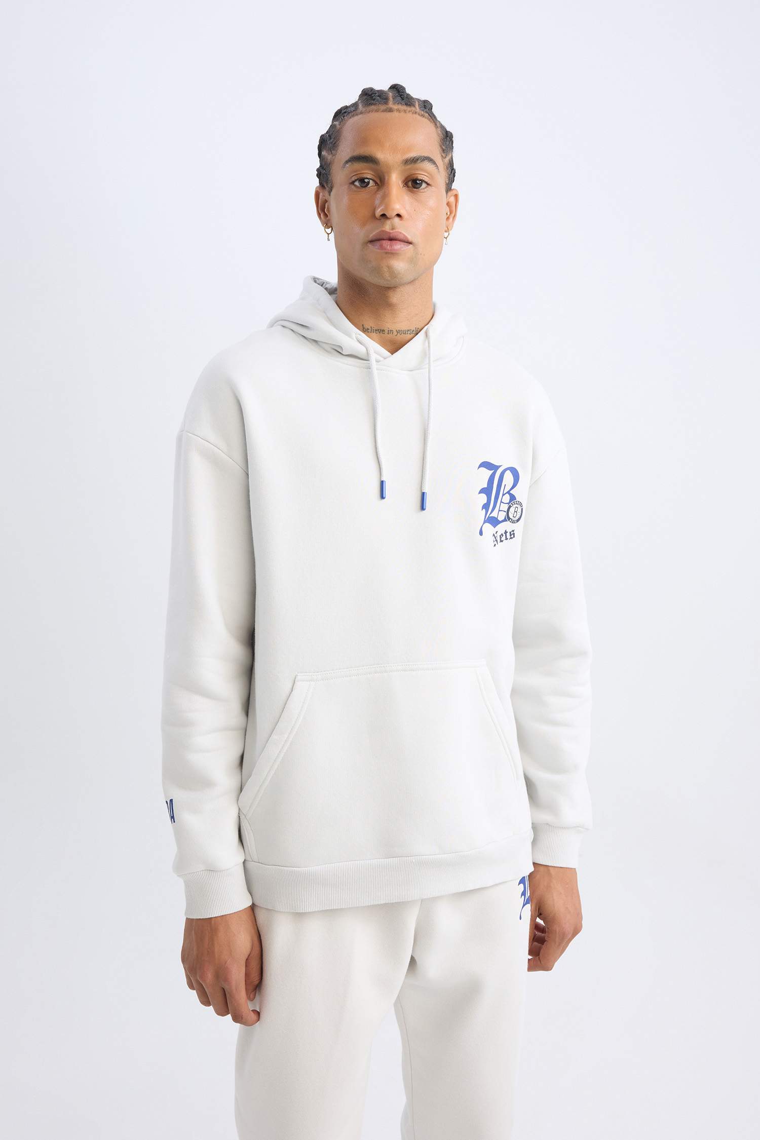 NBA Brooklyn Nets Comfort Fit Rahat Kalıp Kapüşonlu Kalın Sırt Baskılı Sweatshirt