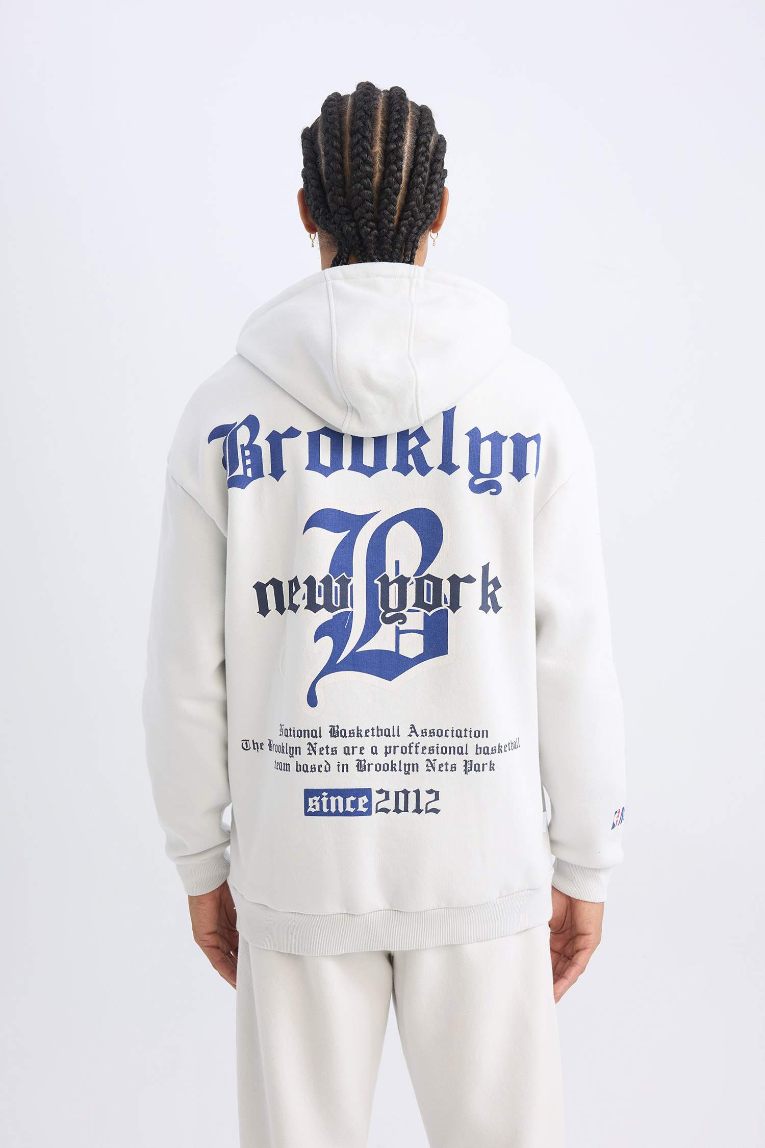 NBA Brooklyn Nets Comfort Fit Rahat Kalıp Kapüşonlu Kalın Sırt Baskılı Sweatshirt
