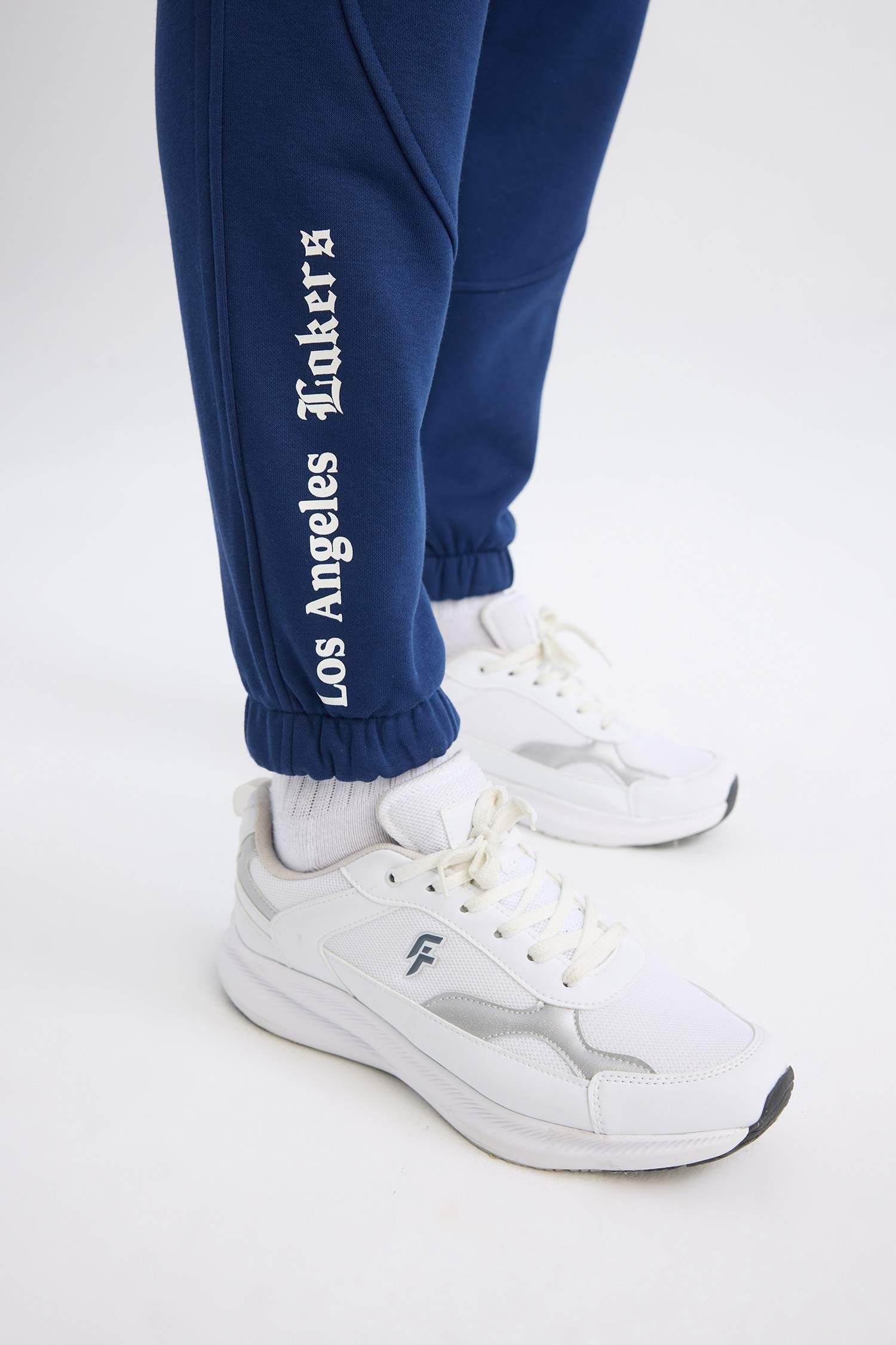 بنطلون سويت بانتس قصة عادية بخصر مطاطي من لوس أنجلوس ليكرز