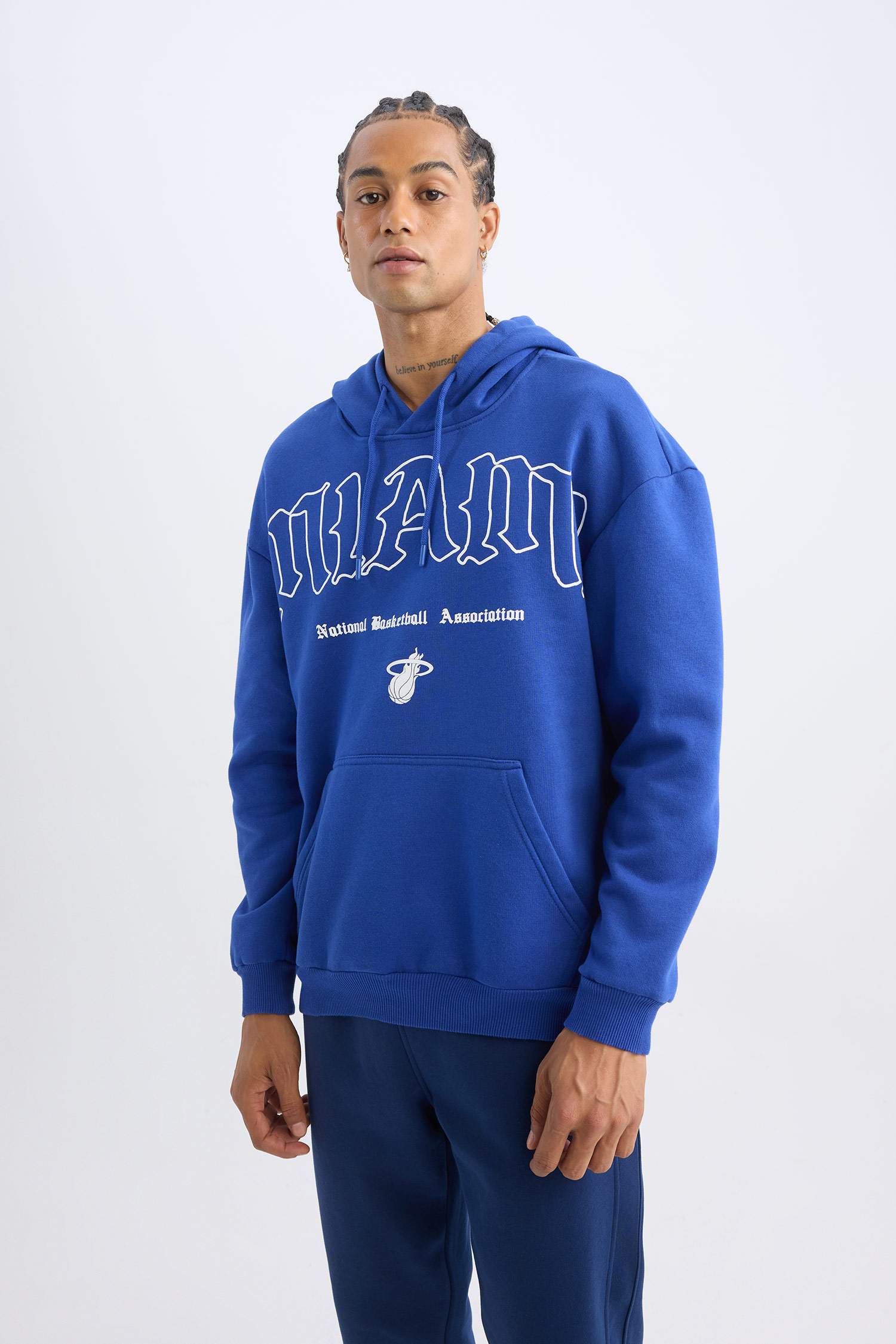 DeFactoFit NBA Miami Heat Boxy Fit Kapüşonlu Kanguru Cepli Kalın Sweatshirt