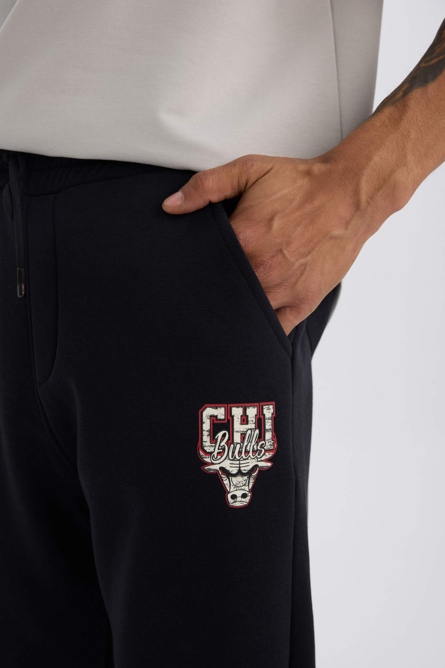 DeFactoFit NBA Chicago Bulls Standard Fit Waist Tied Thick Sweatpants