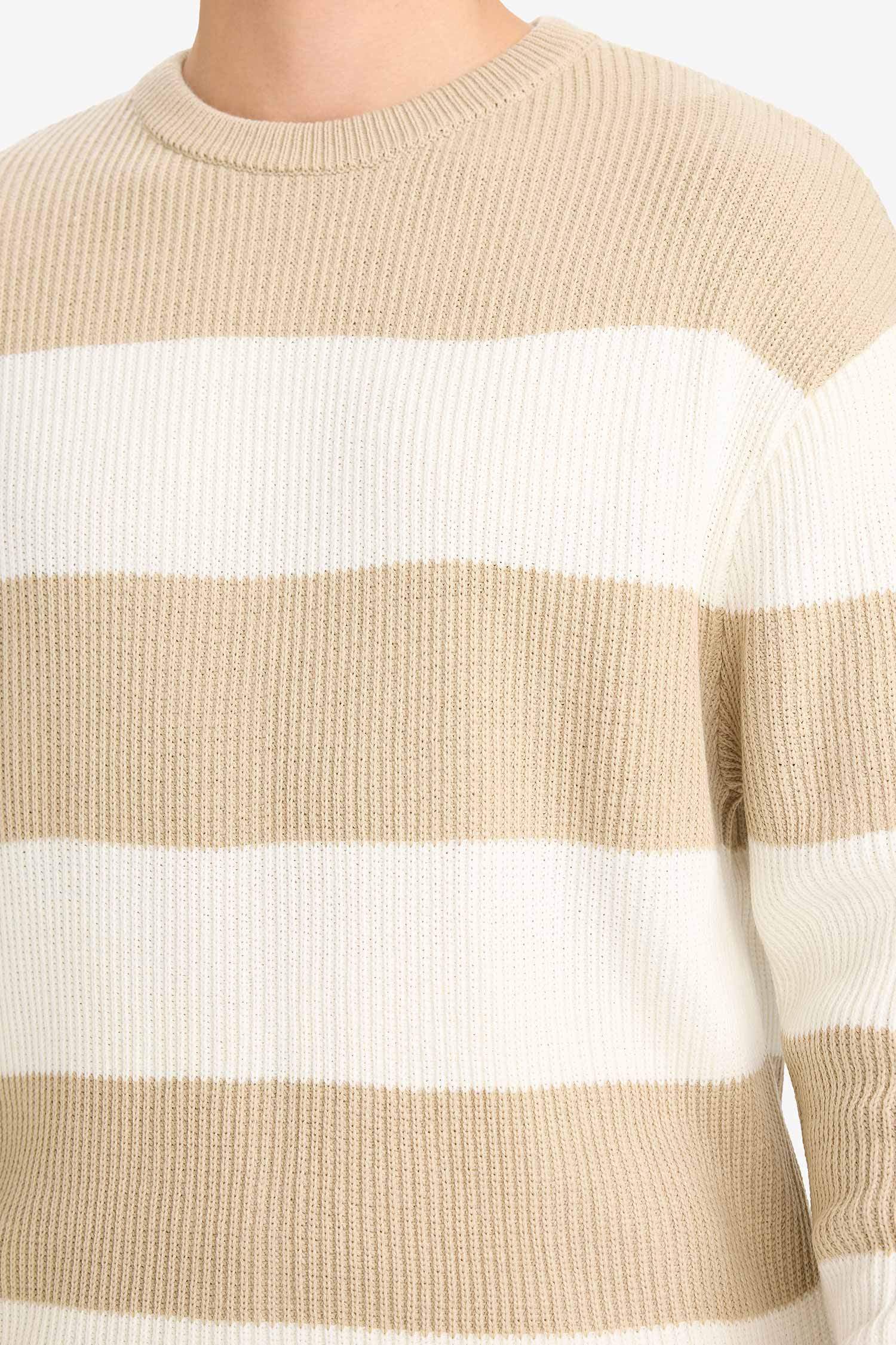 بلوفر تريكو قصة مريحة بياقة مستديرة