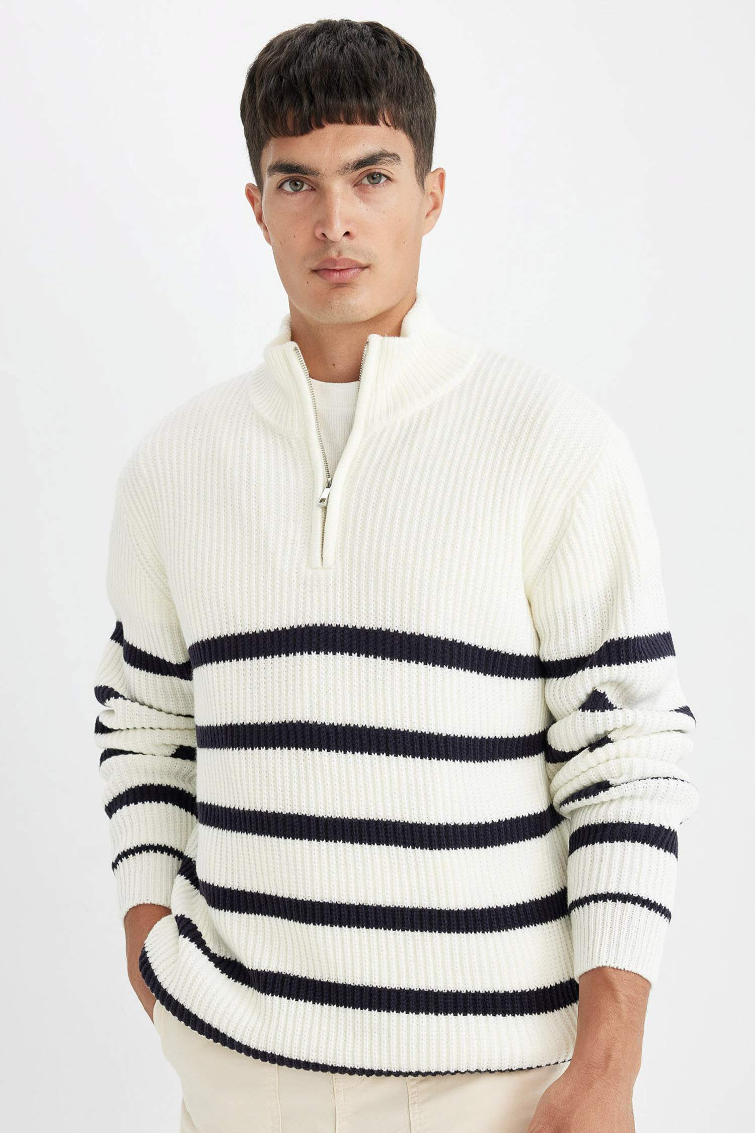 Standard Fit Stand Collar Half Zipper Striped Knitwear Pullover