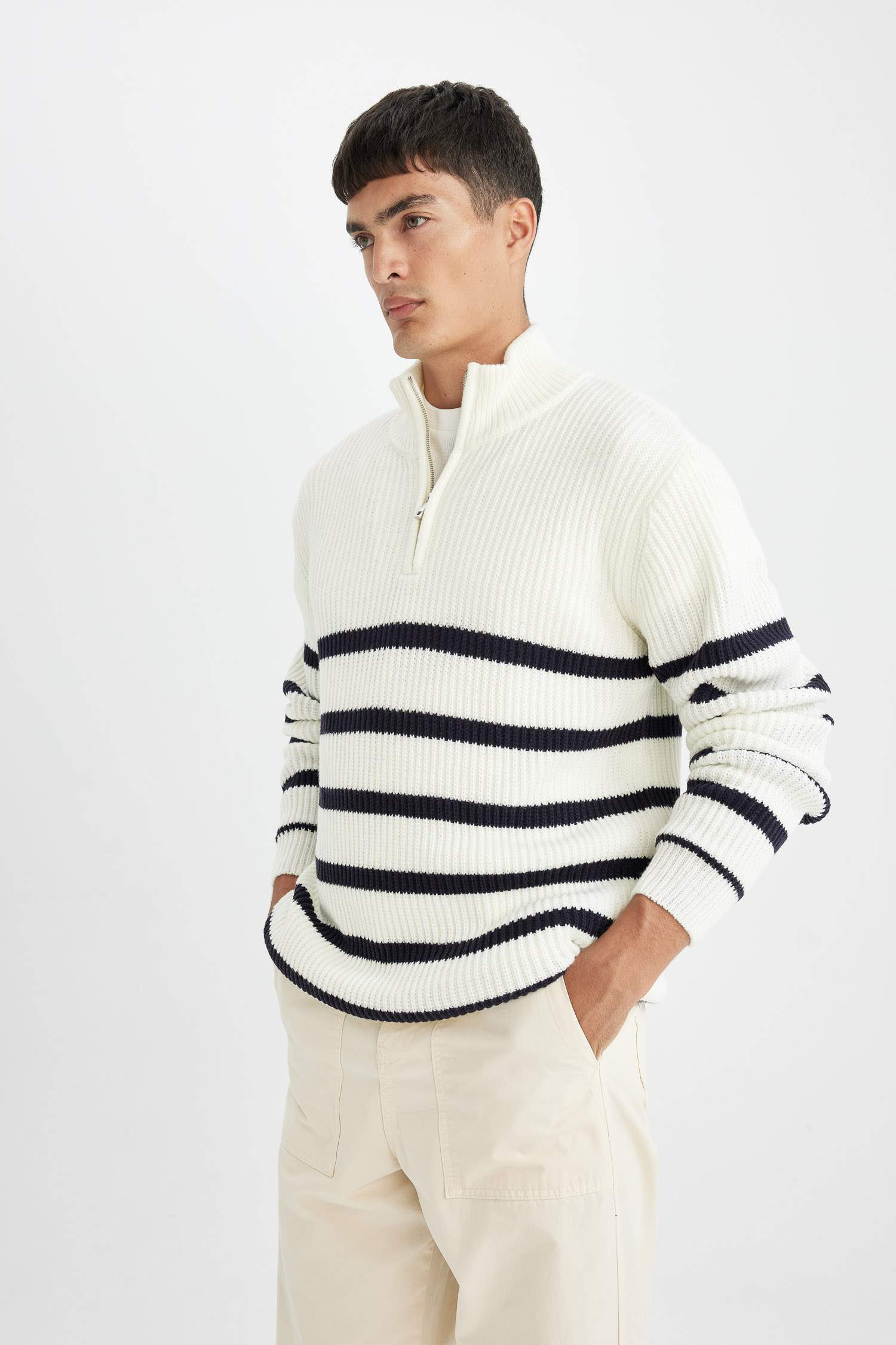 Standard Fit Stand Collar Half Zipper Striped Knitwear Pullover