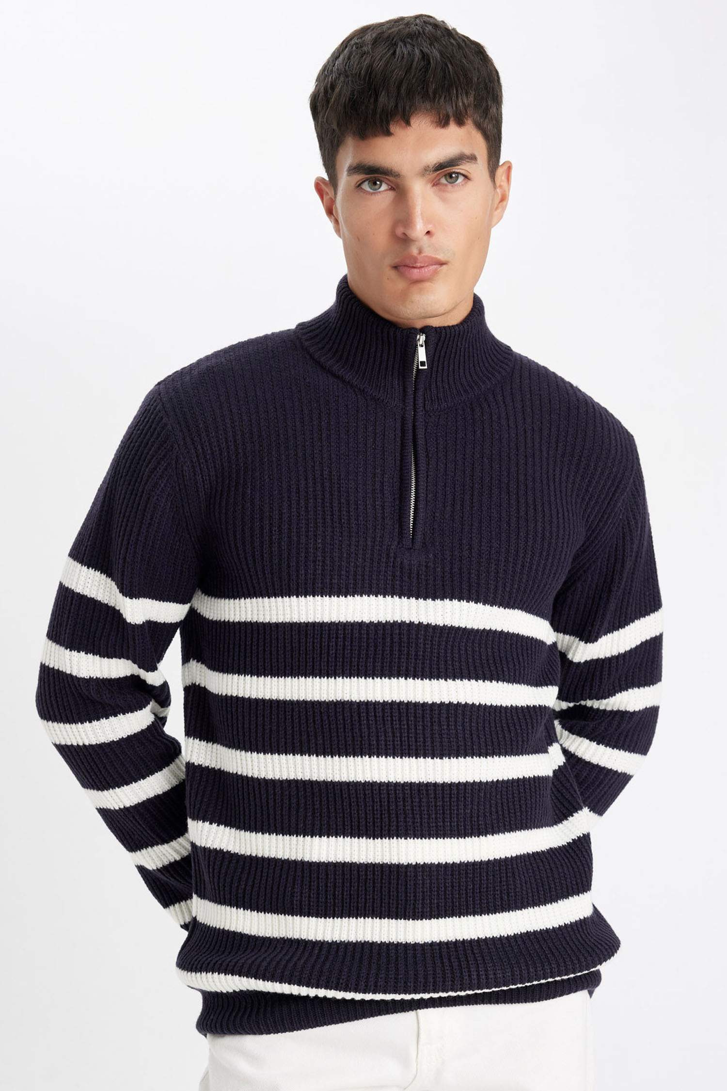Standard Fit Turtleneck Knitwear Pullover