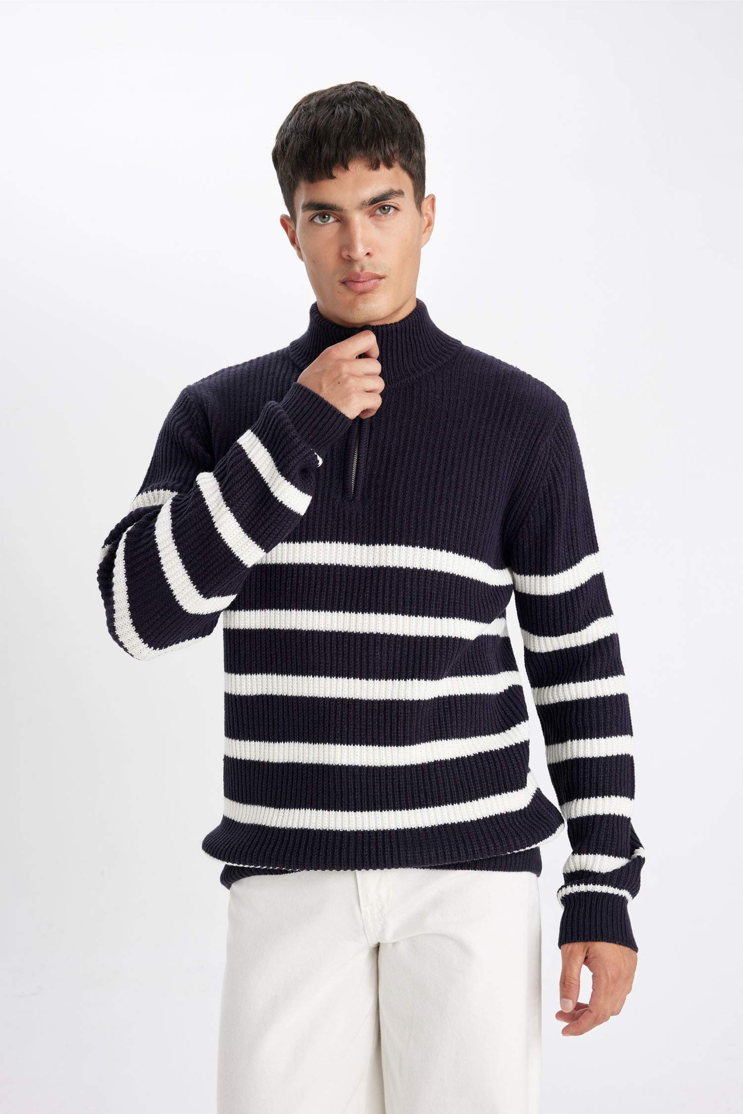Standard Fit Turtleneck Knitwear Pullover