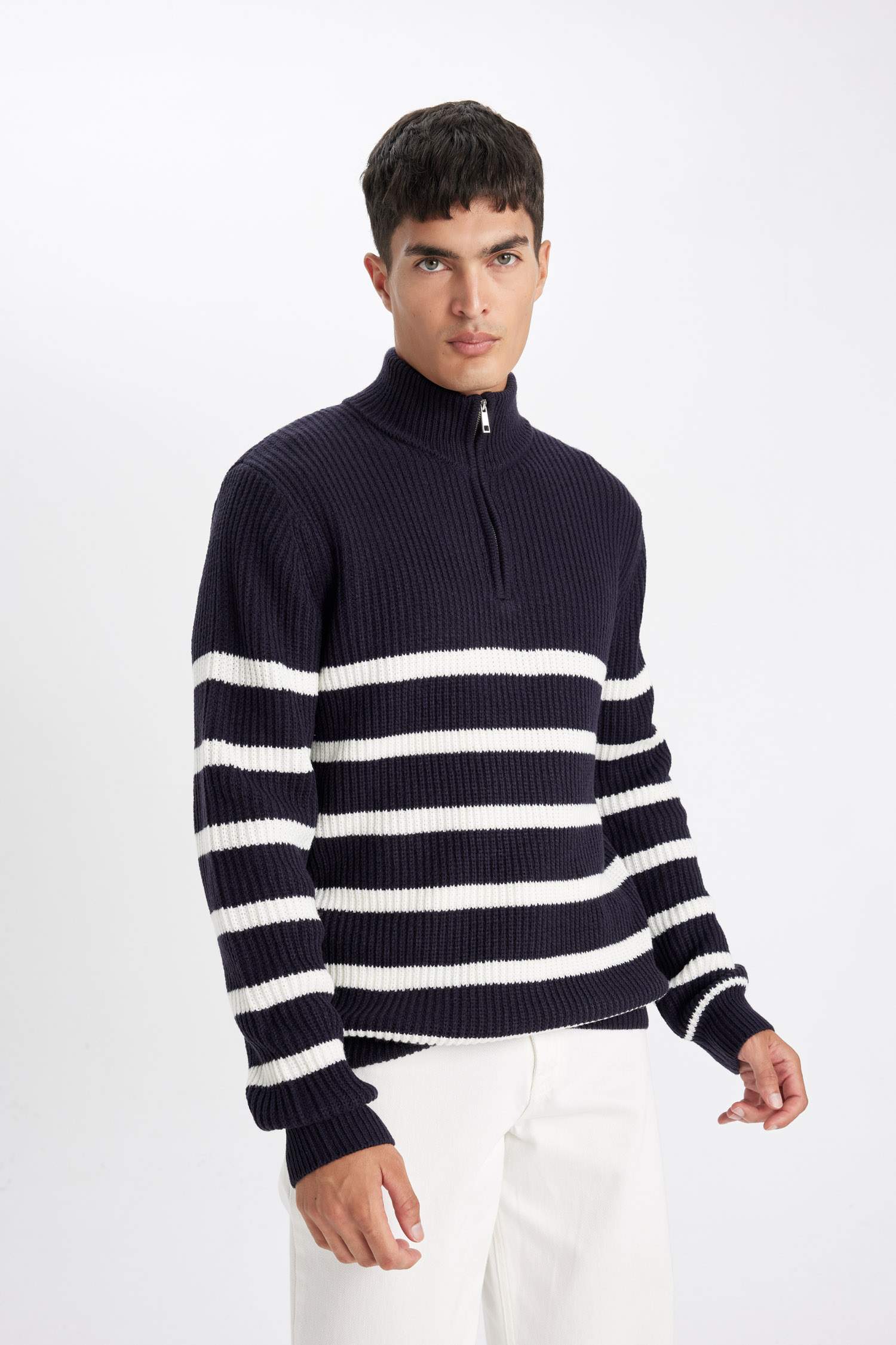 Standard Fit Turtleneck Knitwear Pullover