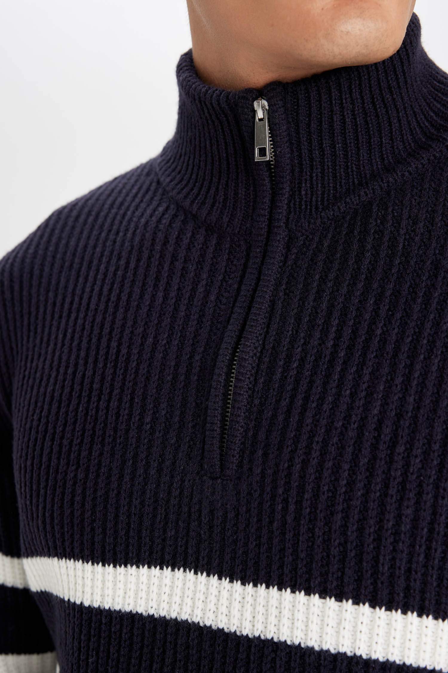 Standard Fit Turtleneck Knitwear Pullover