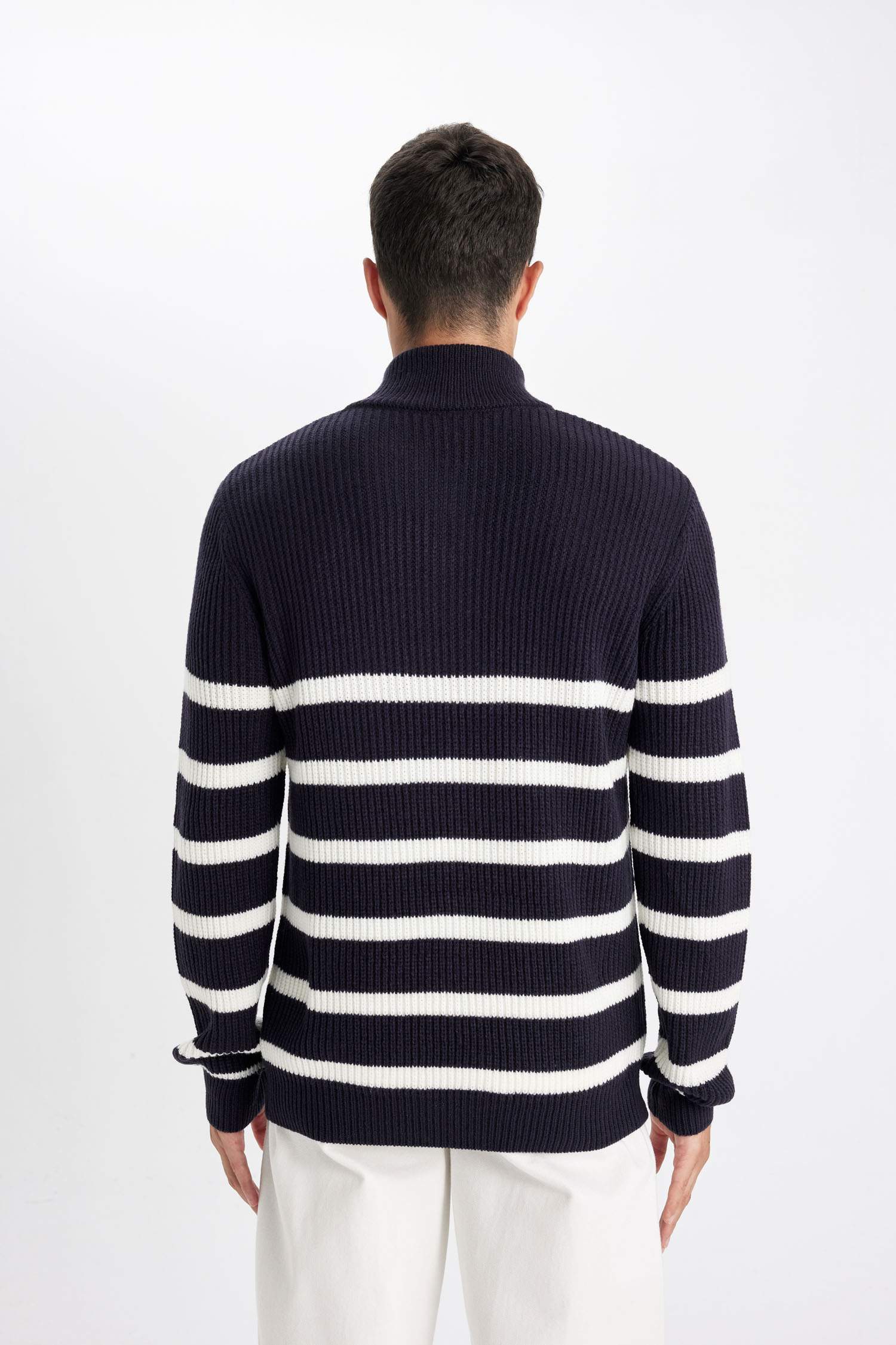 Standard Fit Turtleneck Knitwear Pullover