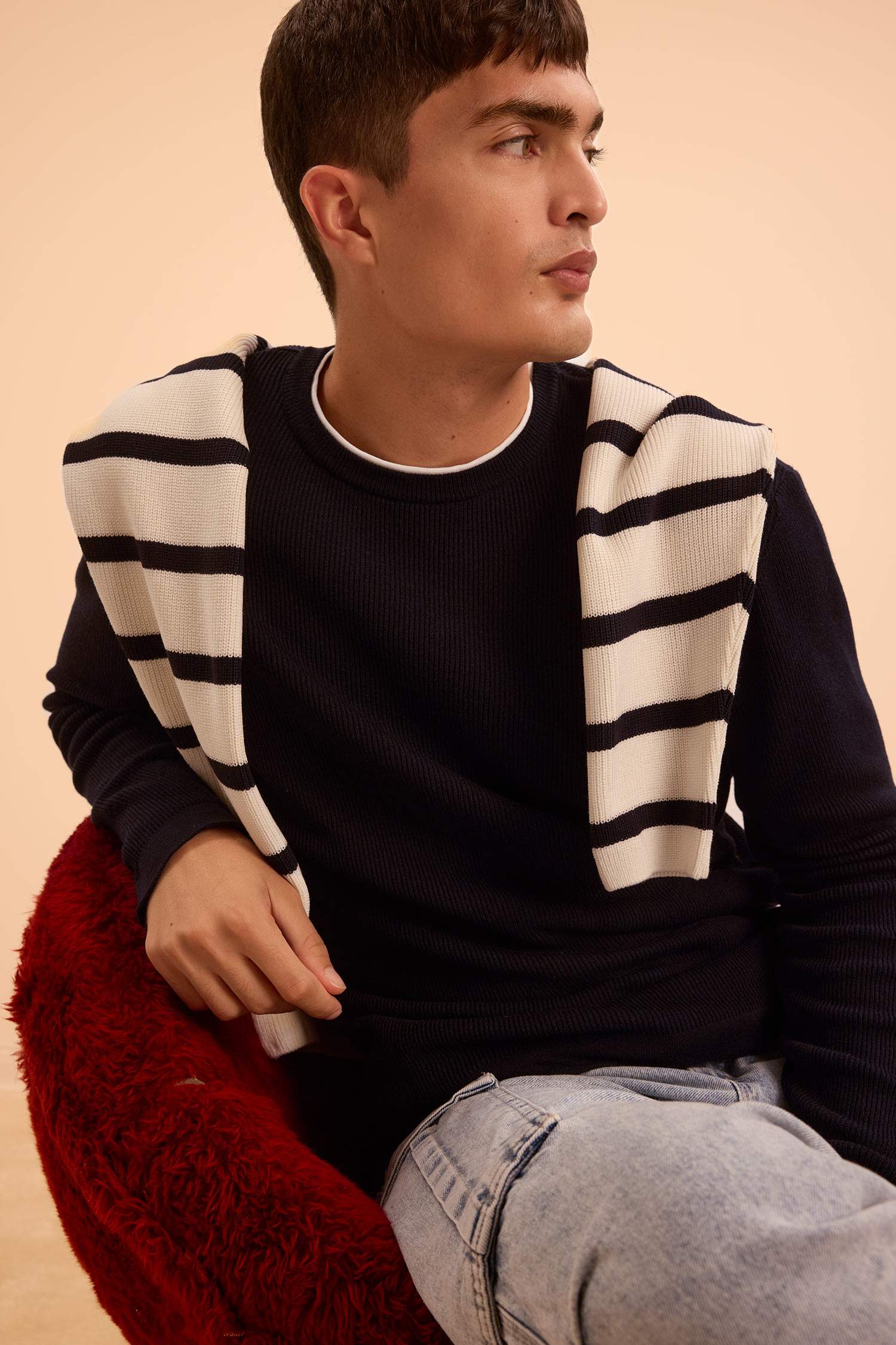 بلوفر تريكو قصة مريحة برقبة مستديرة