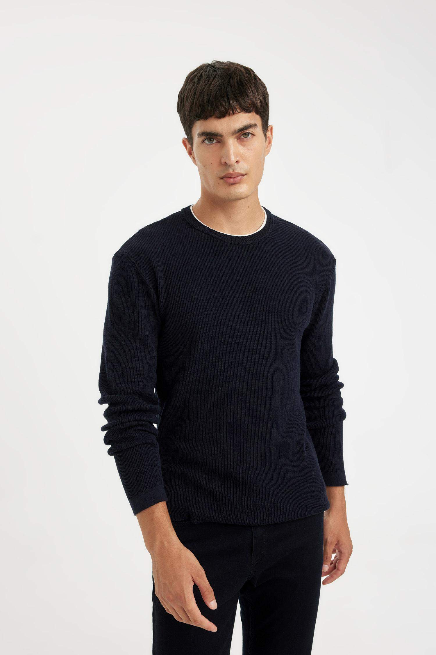 بلوفر تريكو قصة مريحة برقبة مستديرة