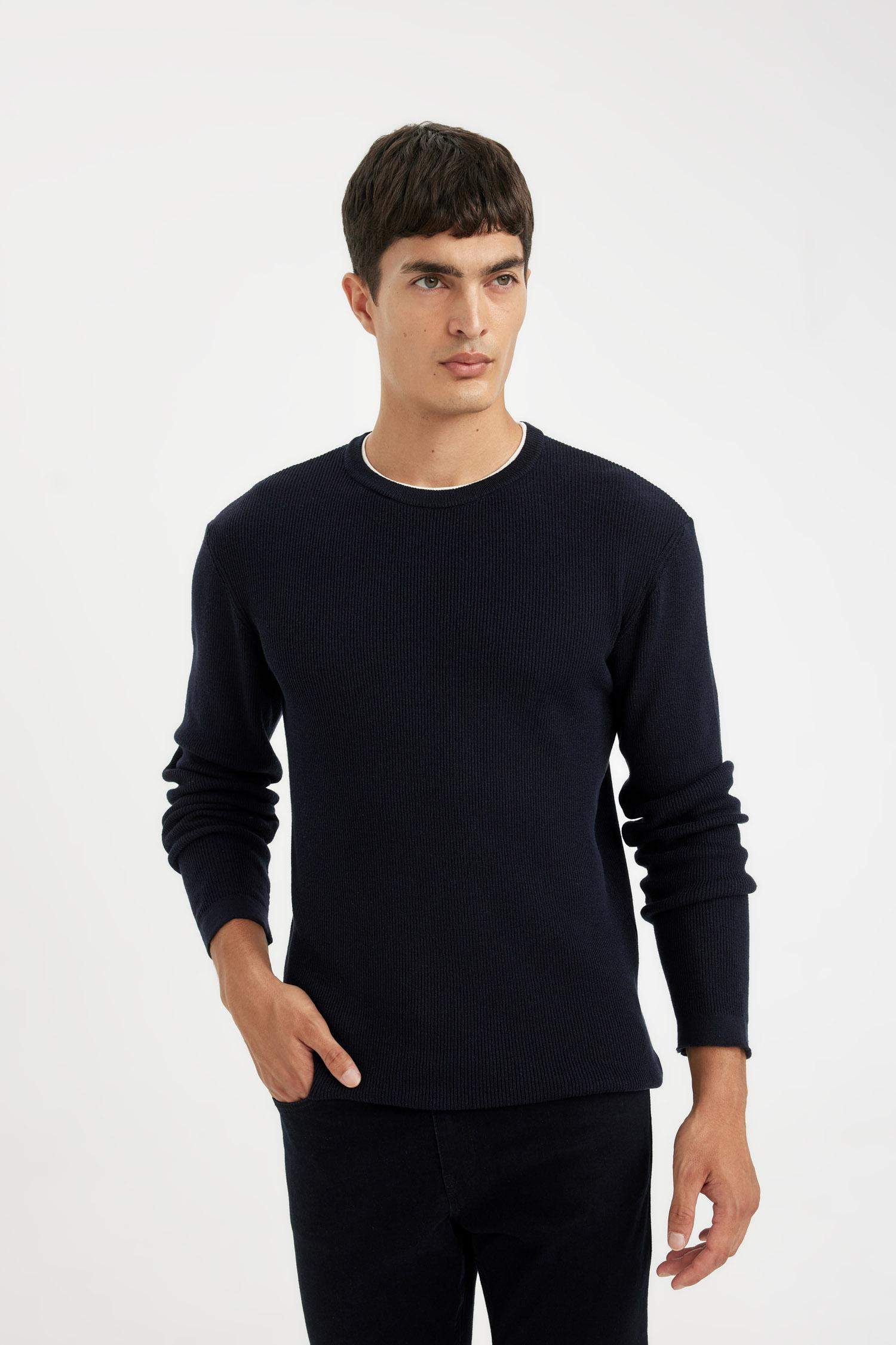 بلوفر تريكو قصة مريحة برقبة مستديرة