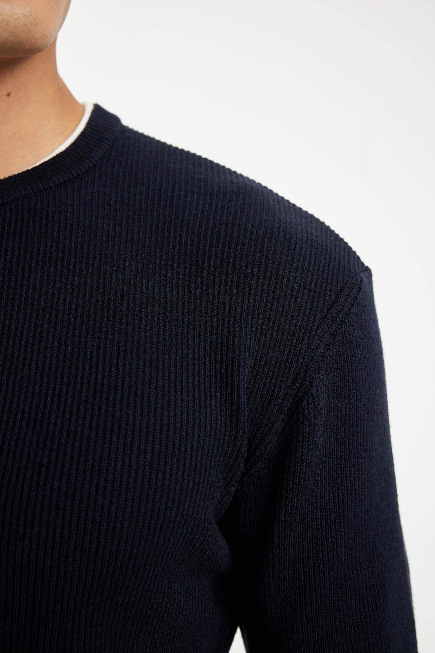 بلوفر تريكو قصة مريحة برقبة مستديرة