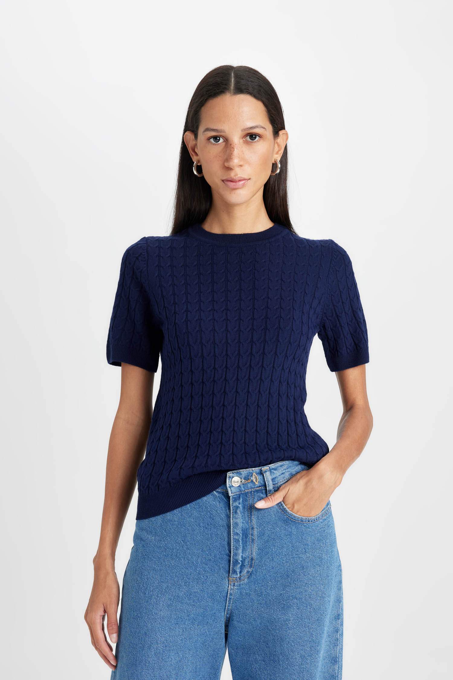 Regular Fit Bisiklet Yaka Saç Örgülü Kısa Kollu Triko Kazak