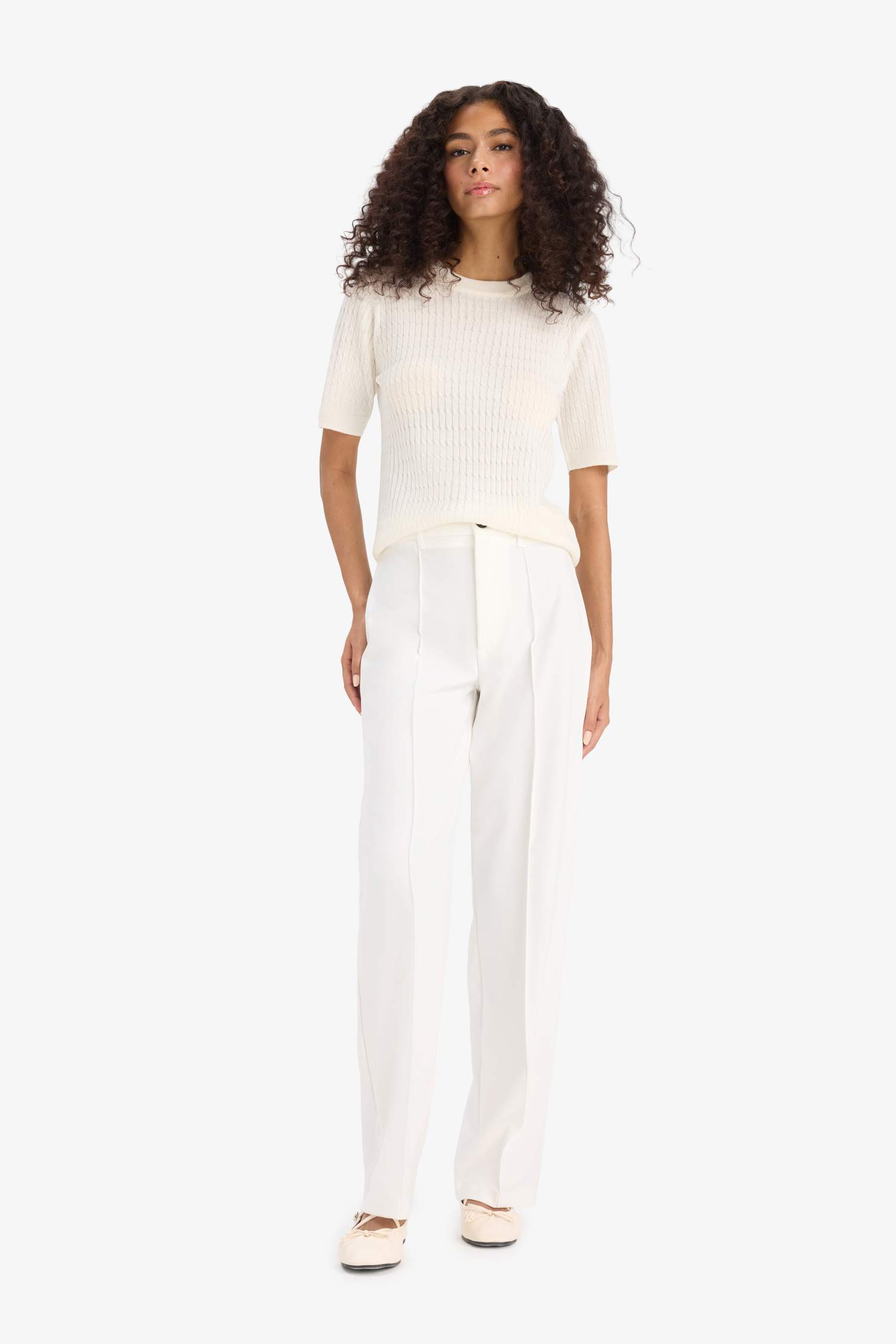 بلوفر تريكو قصة عادية بياقة مستديرة