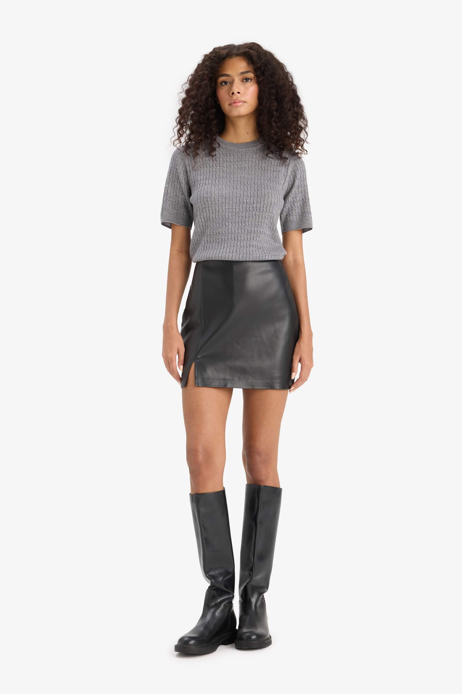 Pull tricot à col rond et manches courtes Coupe régulière