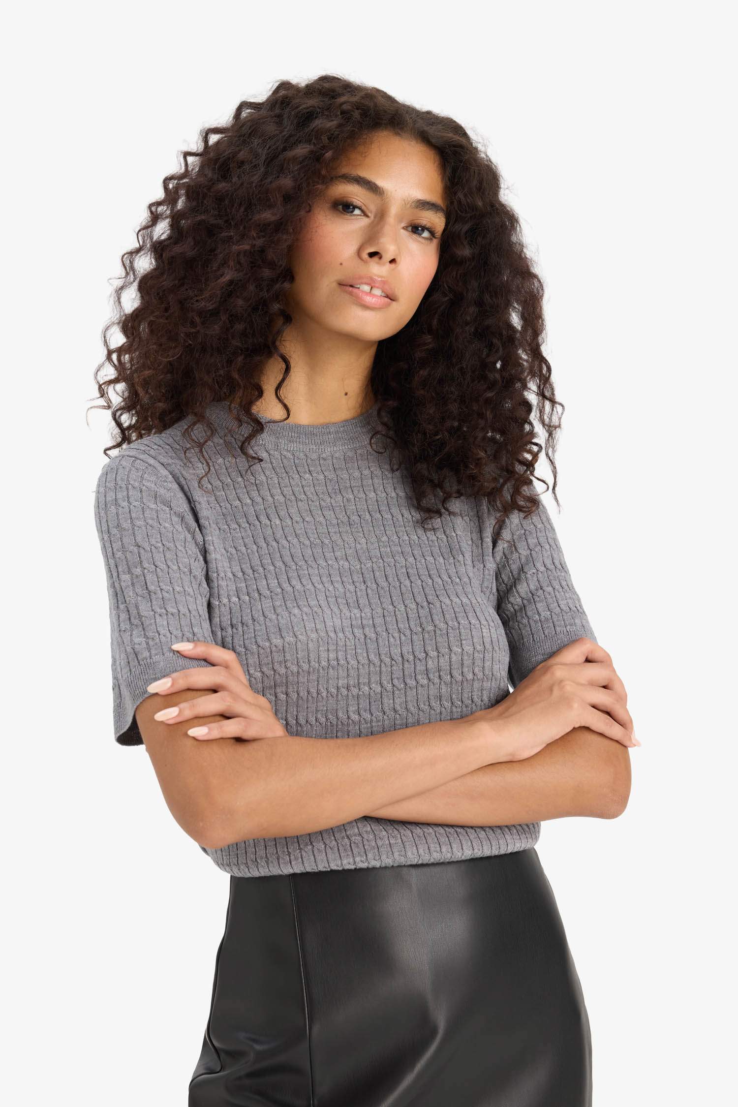 Pull tricot à col rond et manches courtes Coupe régulière