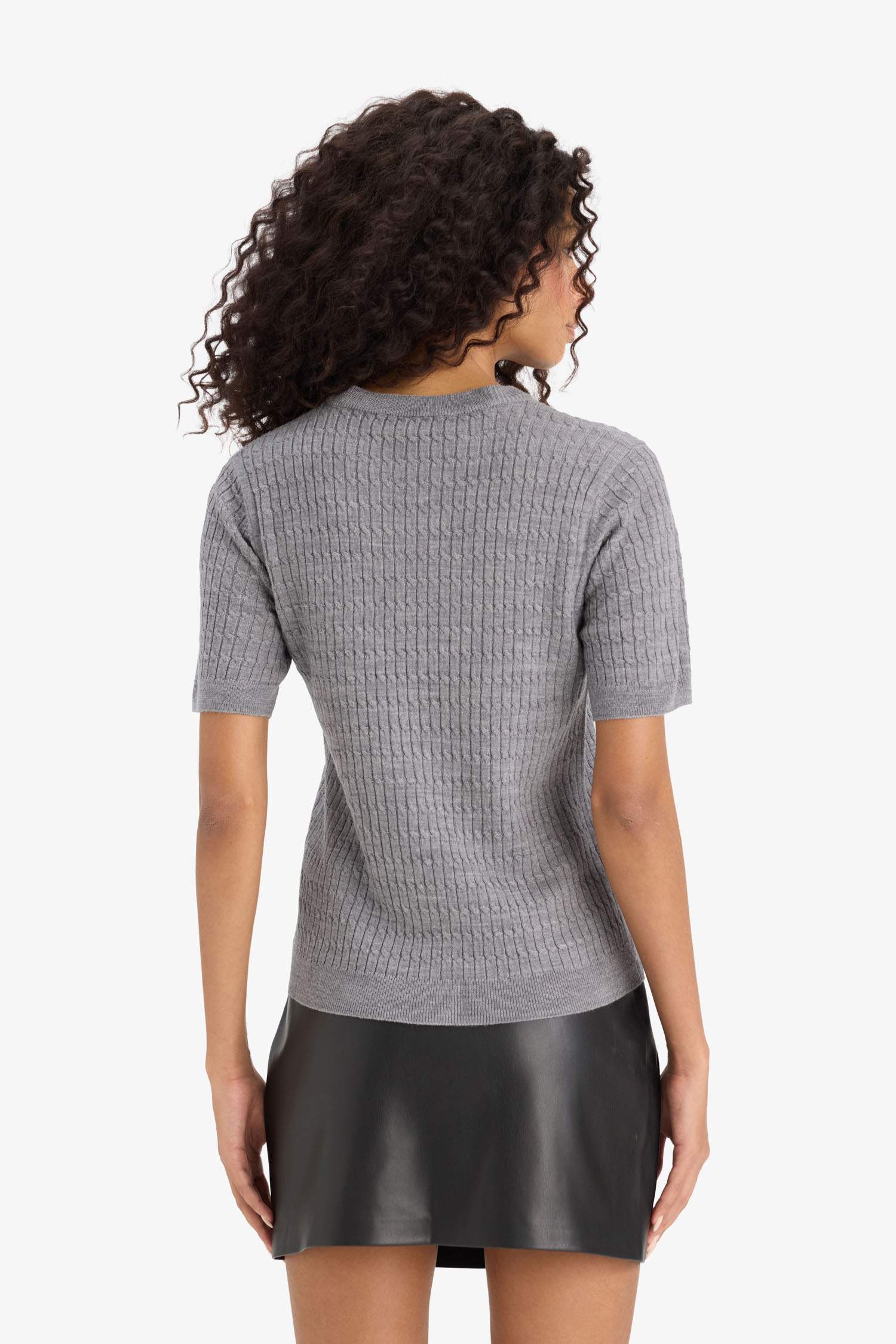 Pull tricot à col rond et manches courtes Coupe régulière