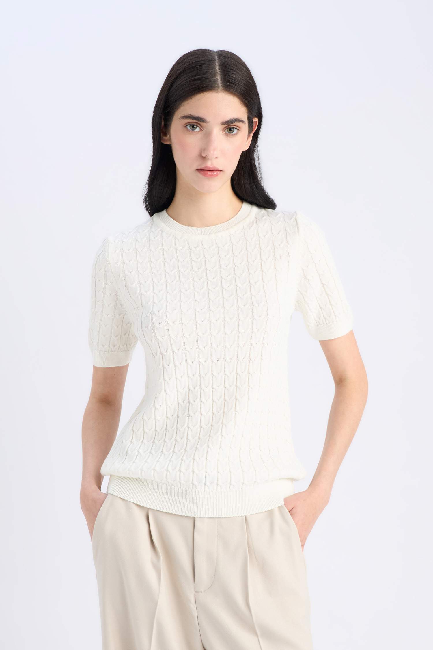 بلوفر تريكو قصة عادية برقبة مستديرة