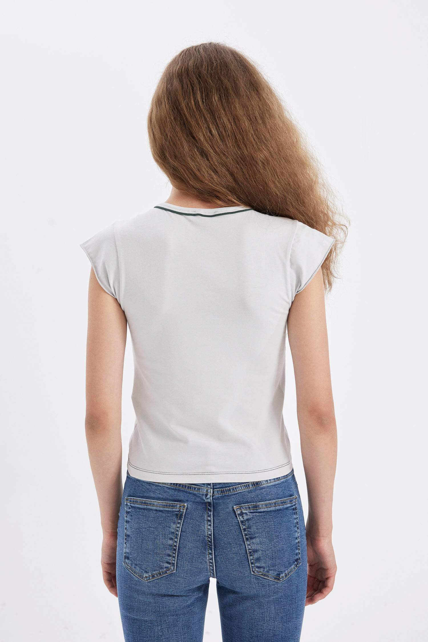 تيشيرت نص ردن من بياخة V