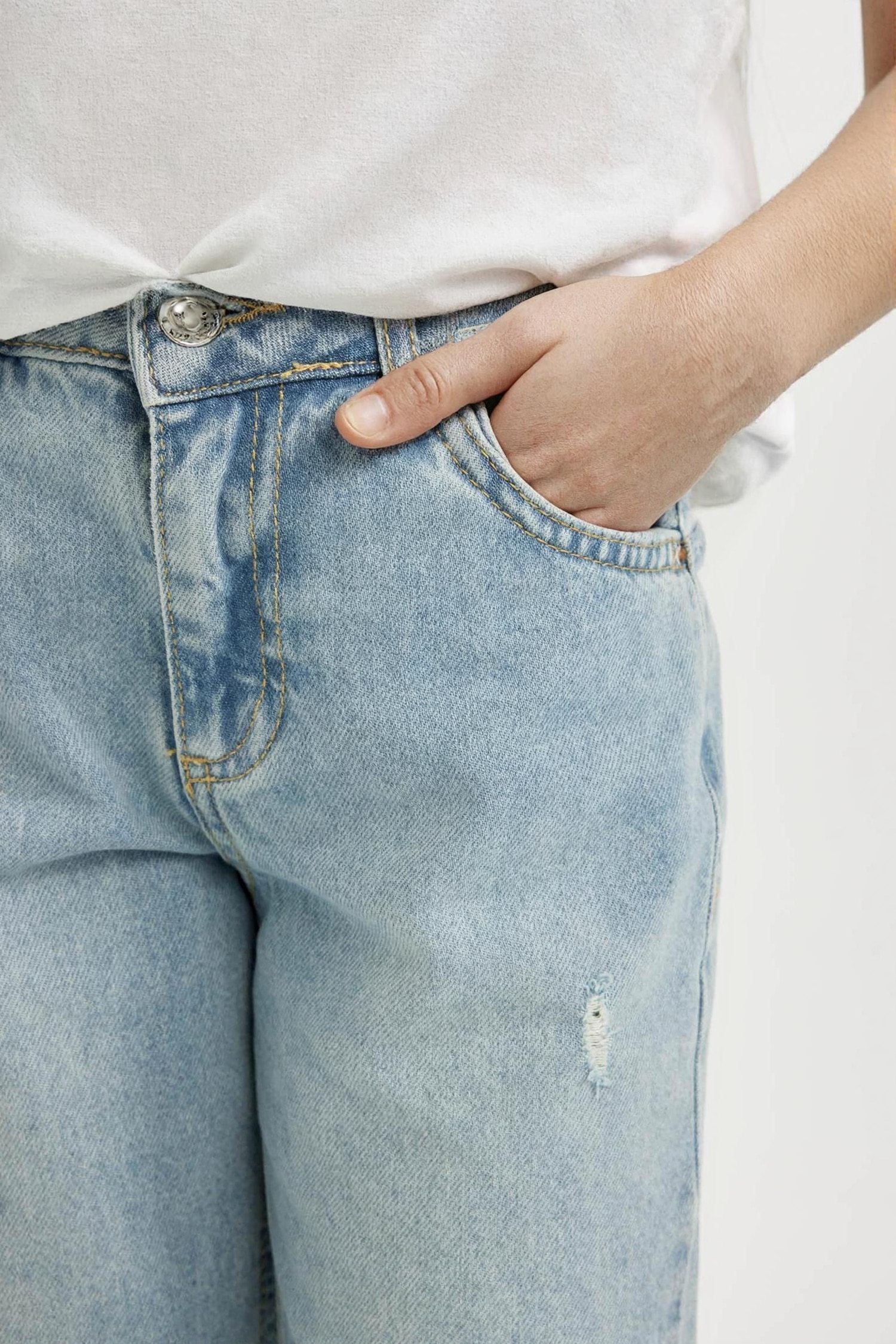 Kız Çocuk Straight Fit Yırtık Detaylı Düz Paça Cepli Jean Pantolon