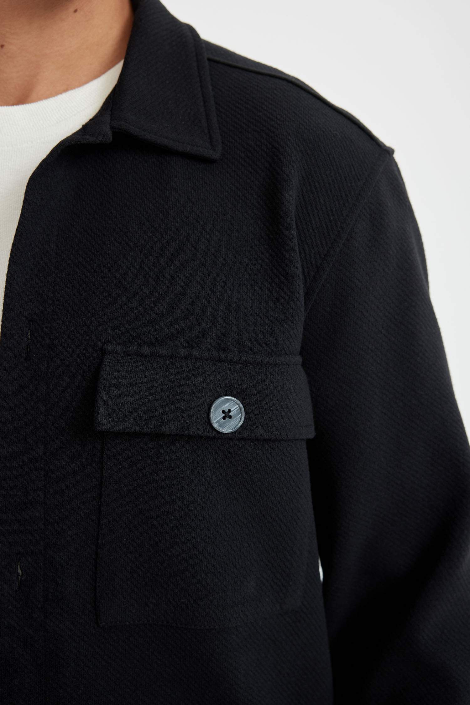 قميص بولو قصة عادية بجيب مزدوج