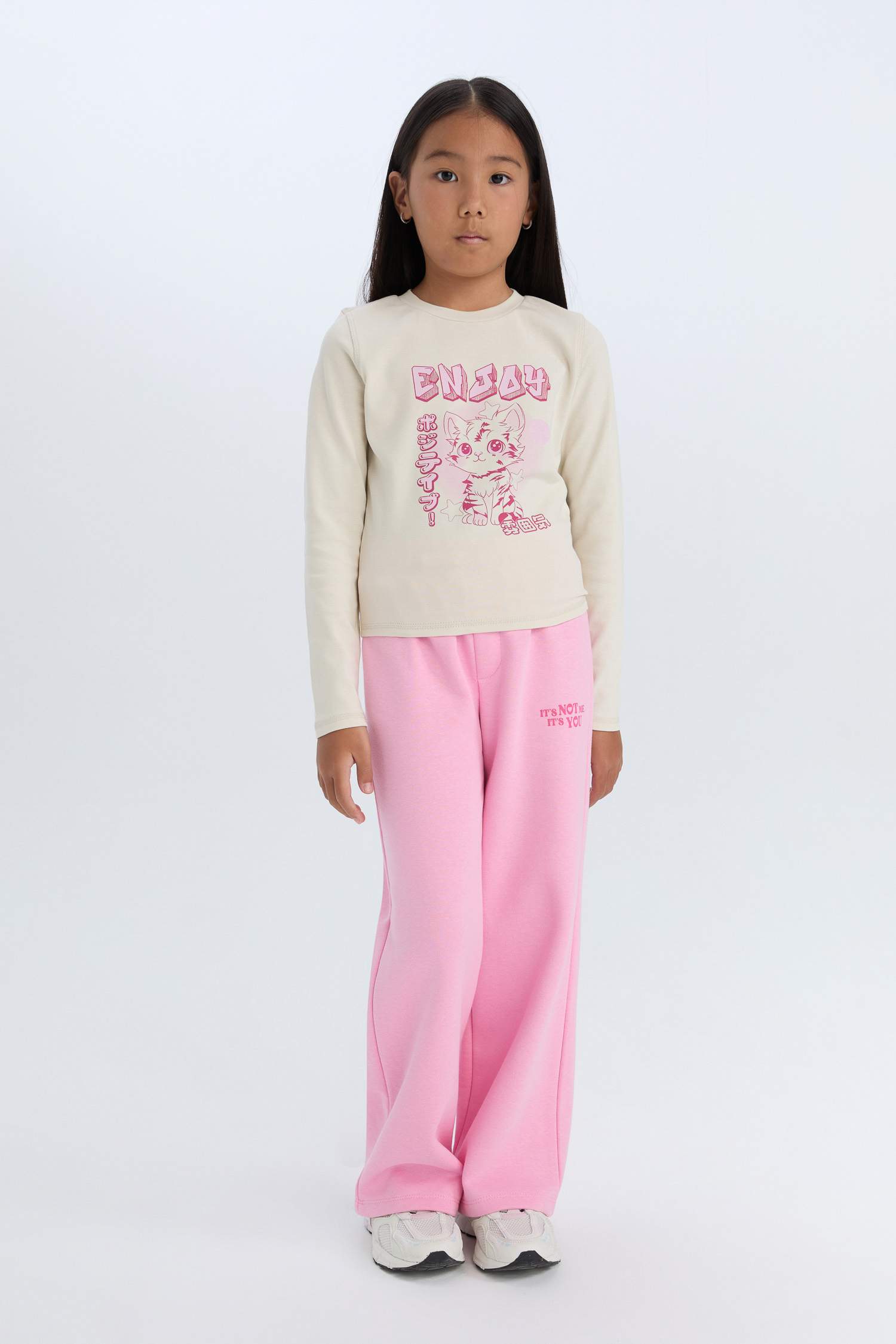 تي شيرت كروب بناتي كم طويل مضلع بطبعة شعار برقبة مستديرة