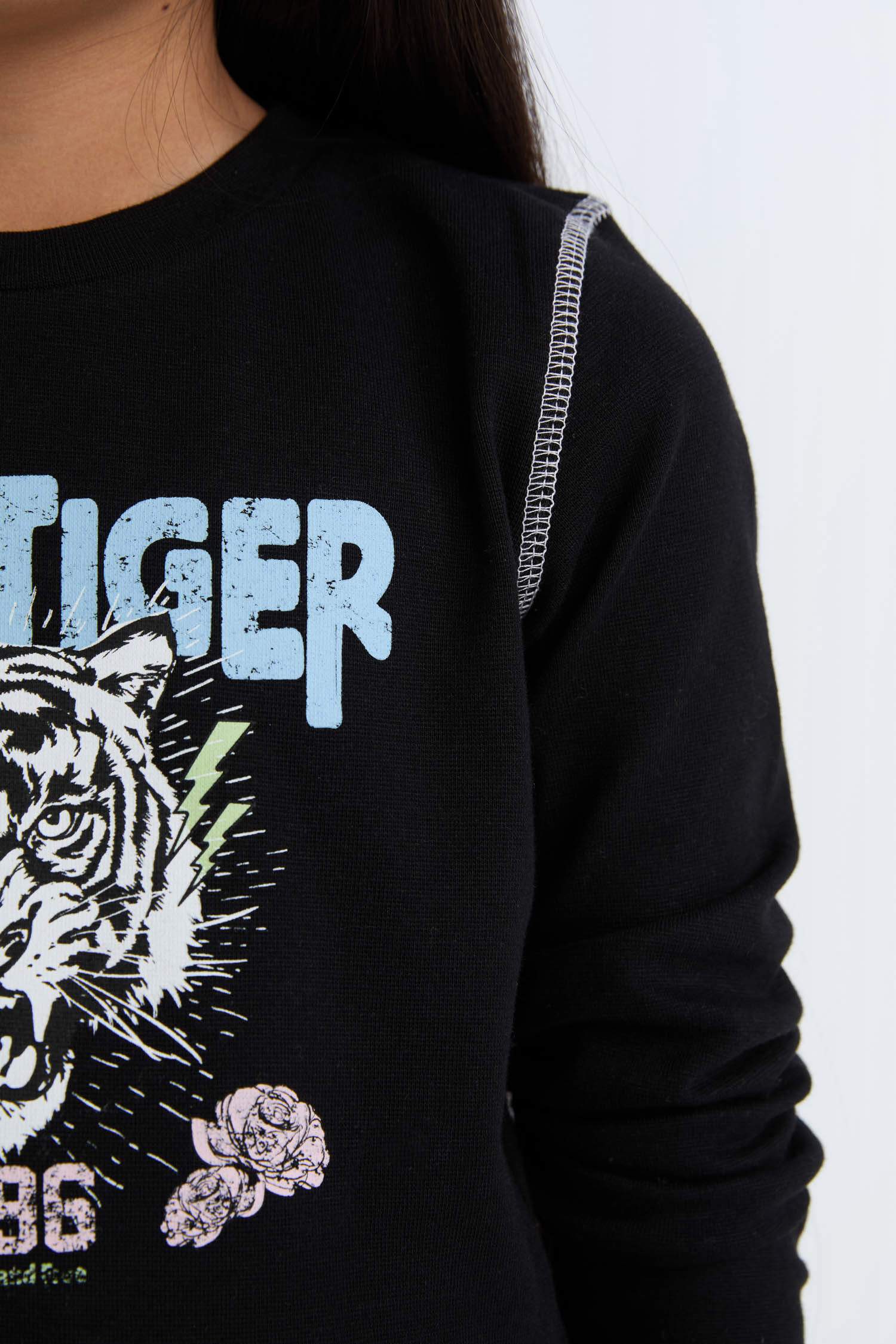 Kız Çocuk Cropped Fit Bisiklet Yaka Baskılı Fitilli Kaşkorse Uzun Kollu Tişört