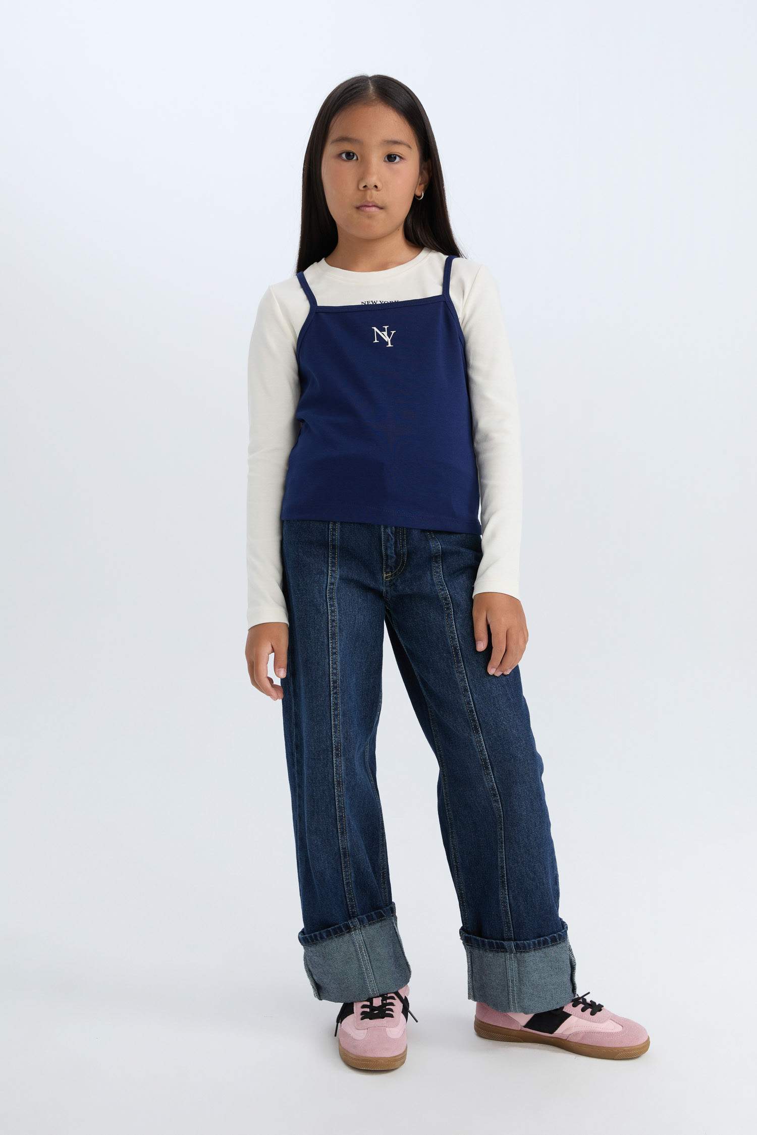 تي شيرت كروب بناتي كم طويل بطبعة شعار - قطعتين