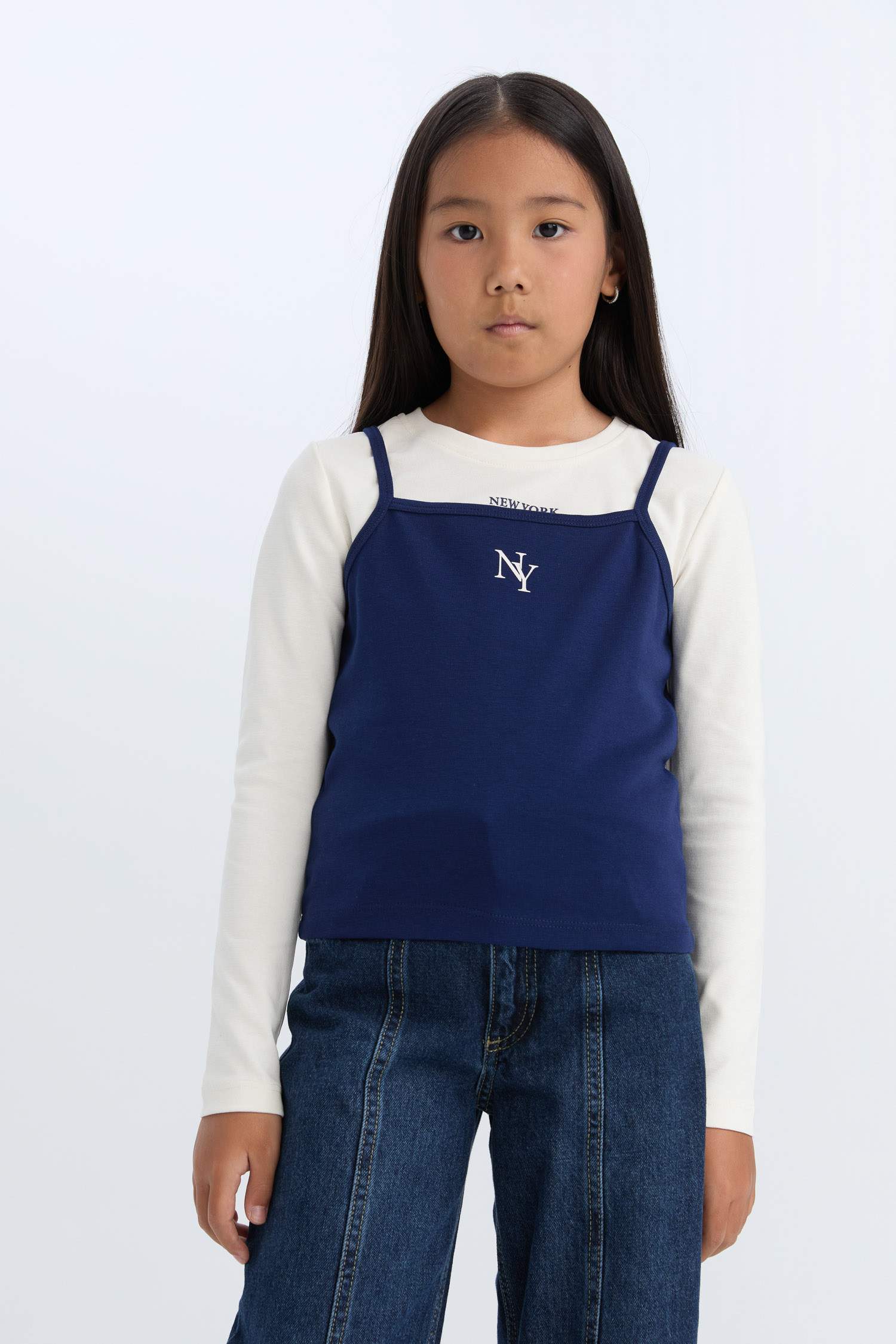 تي شيرت كروب بناتي كم طويل بطبعة شعار - قطعتين