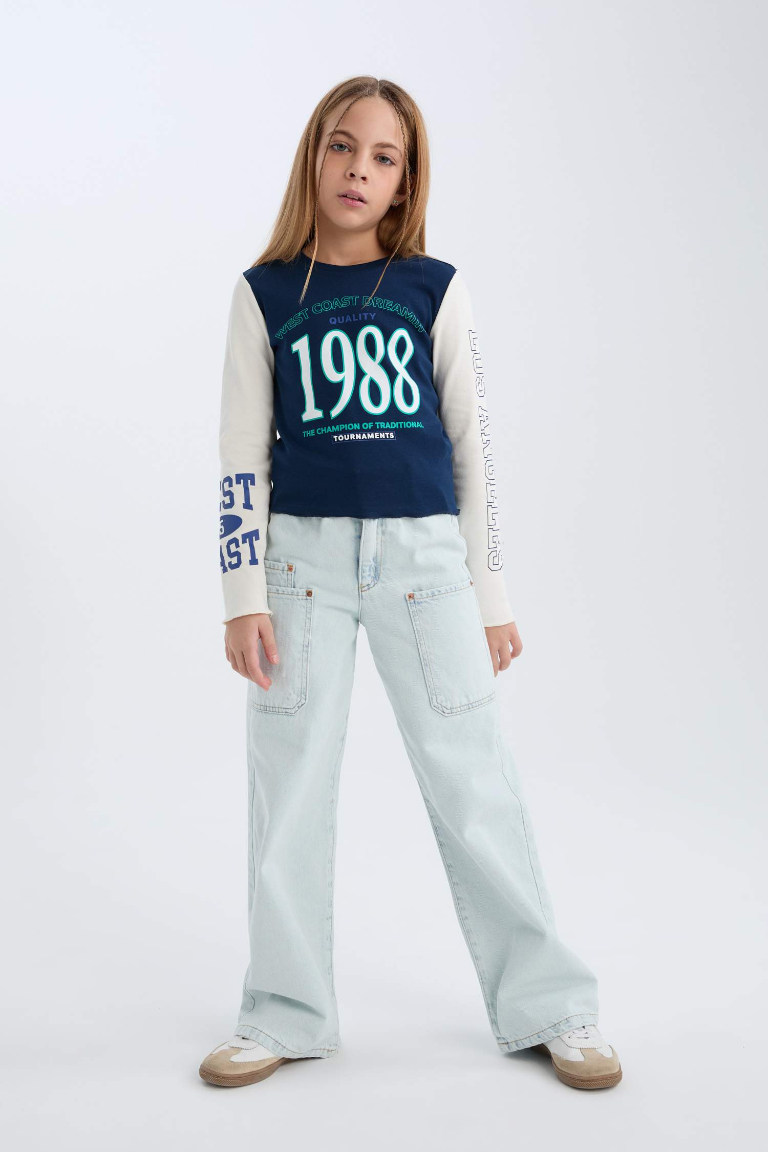 تي شيرت كروب بناتي ردن طويل مضلع بطبعة شعار برقبة مستديرة