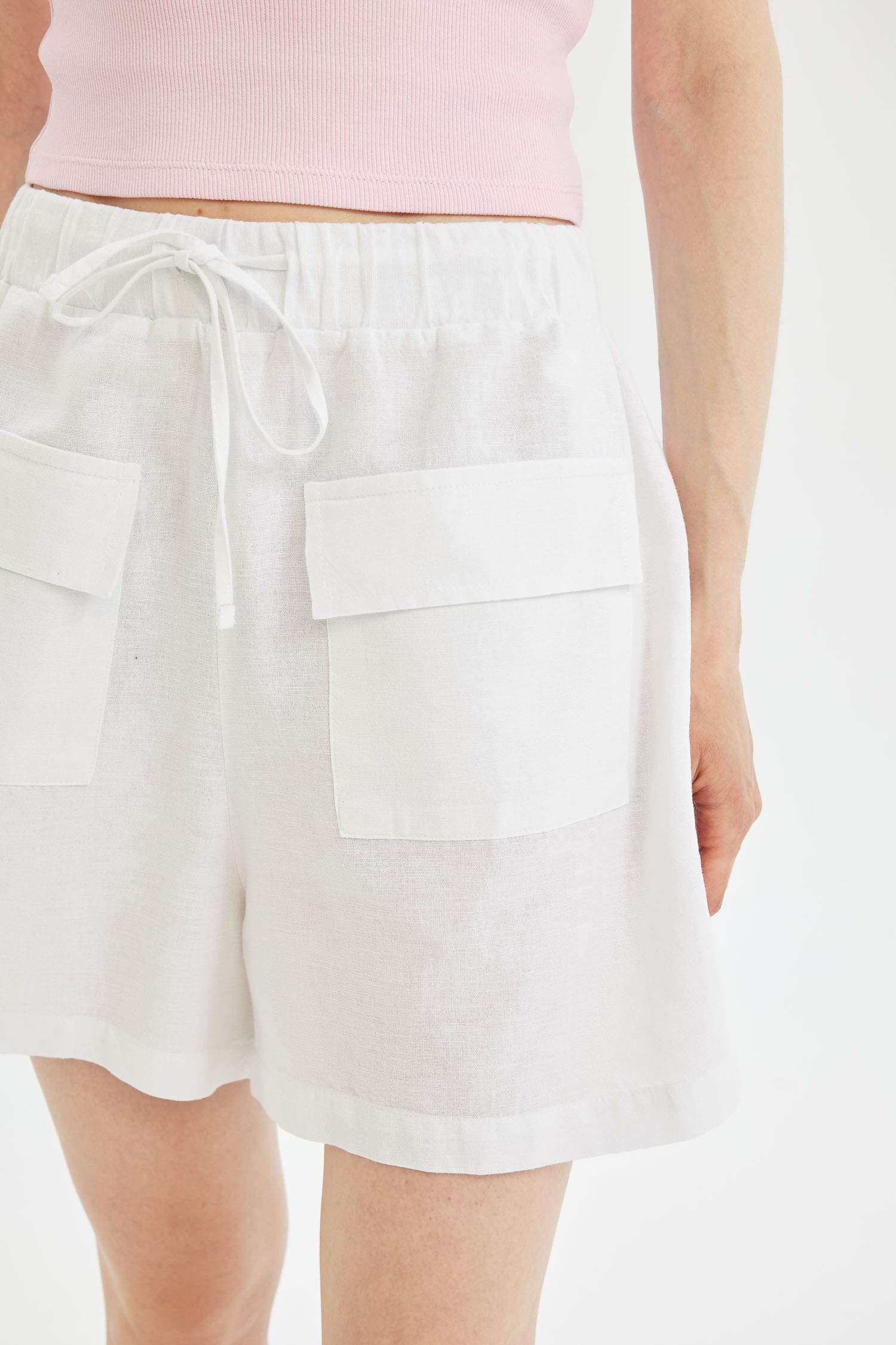 شورت قصير كارجو قصة مريحة بجيب وخصر عادي