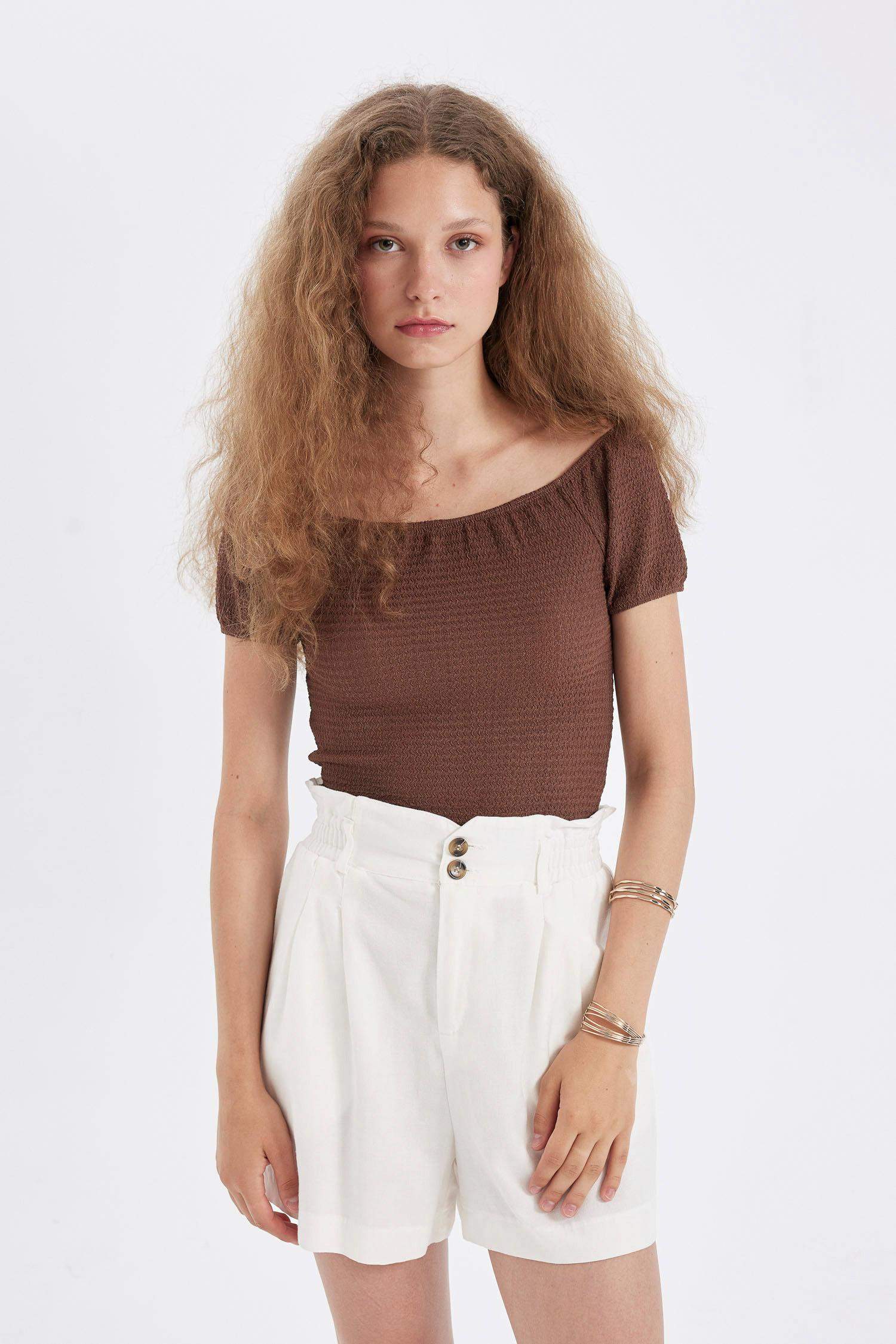 بلوزة منسوج بكتف مفتوح سليم فيت