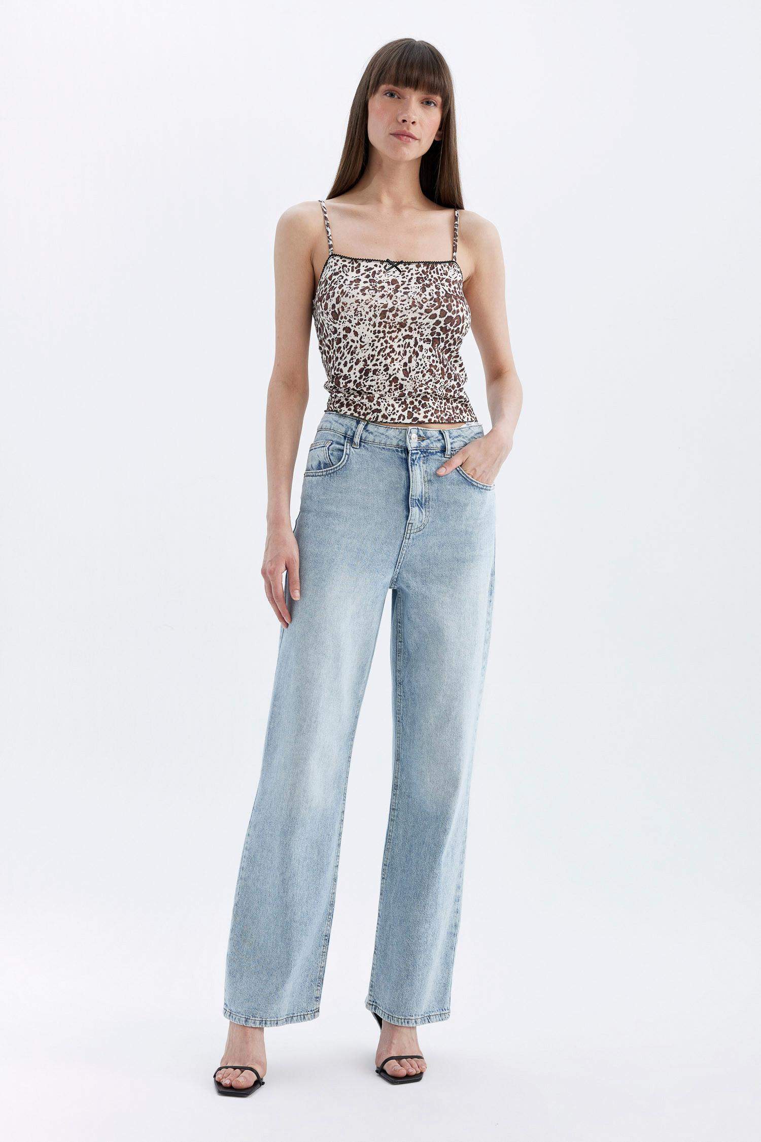 Fitted Leopard Patterned Square Neck Tank Top