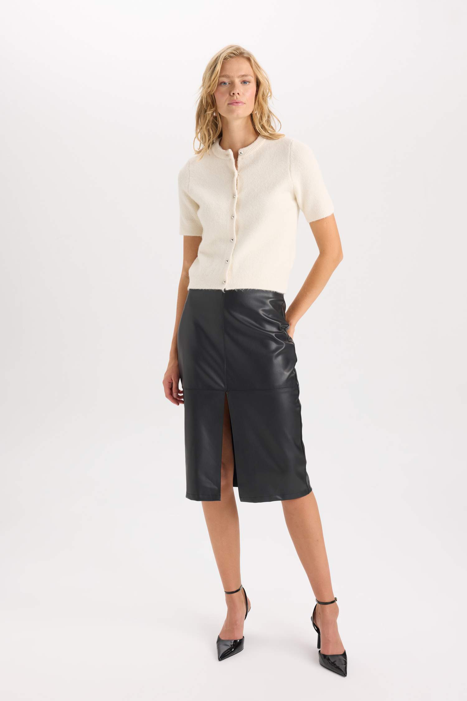 Regular Fit Bisiklet Yaka Basic Düz Düğmeli Kısa Kollu Triko Hırka