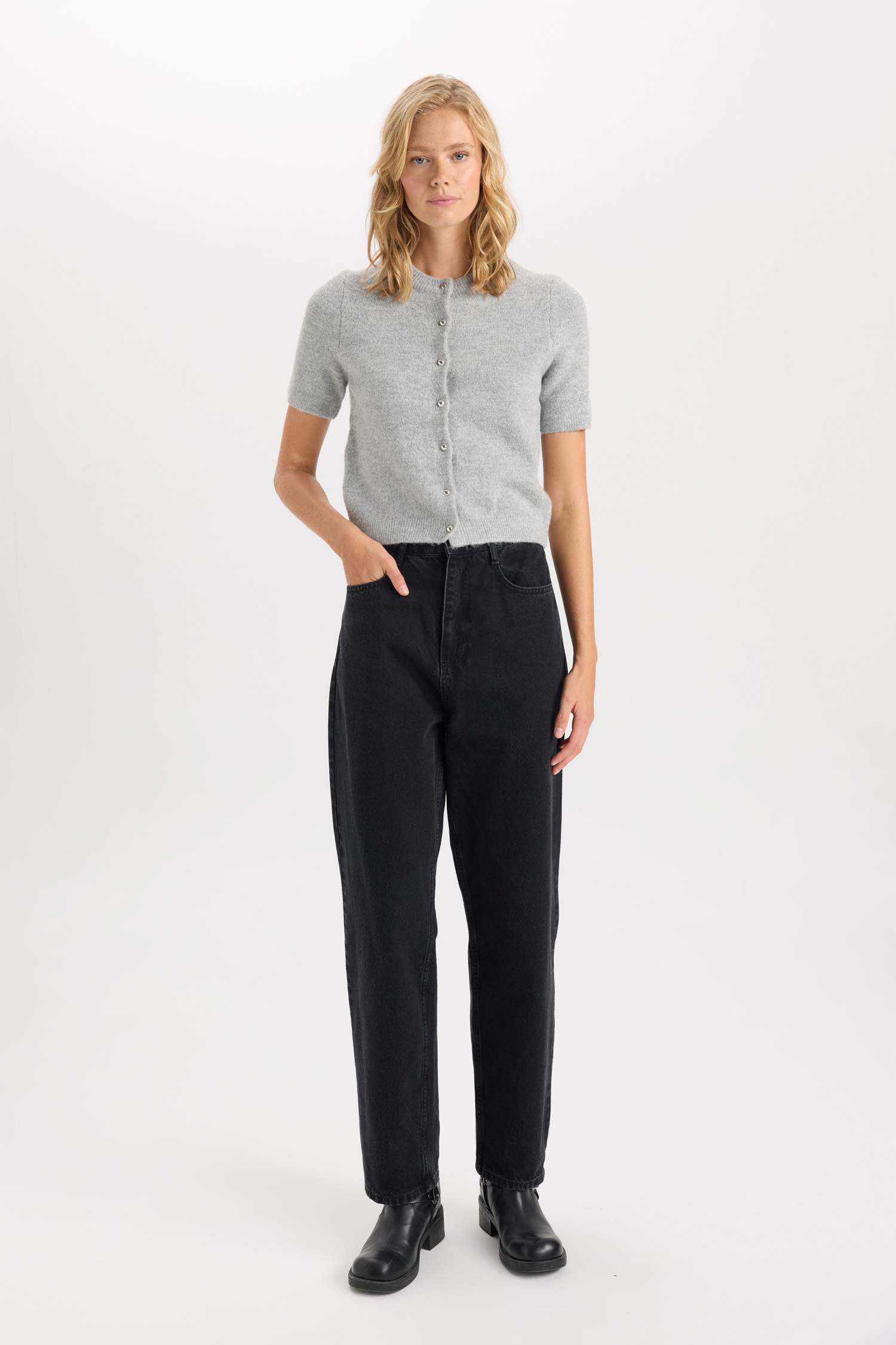 Regular Fit Bisiklet Yaka Basic Düz Düğmeli Kısa Kollu Triko Hırka