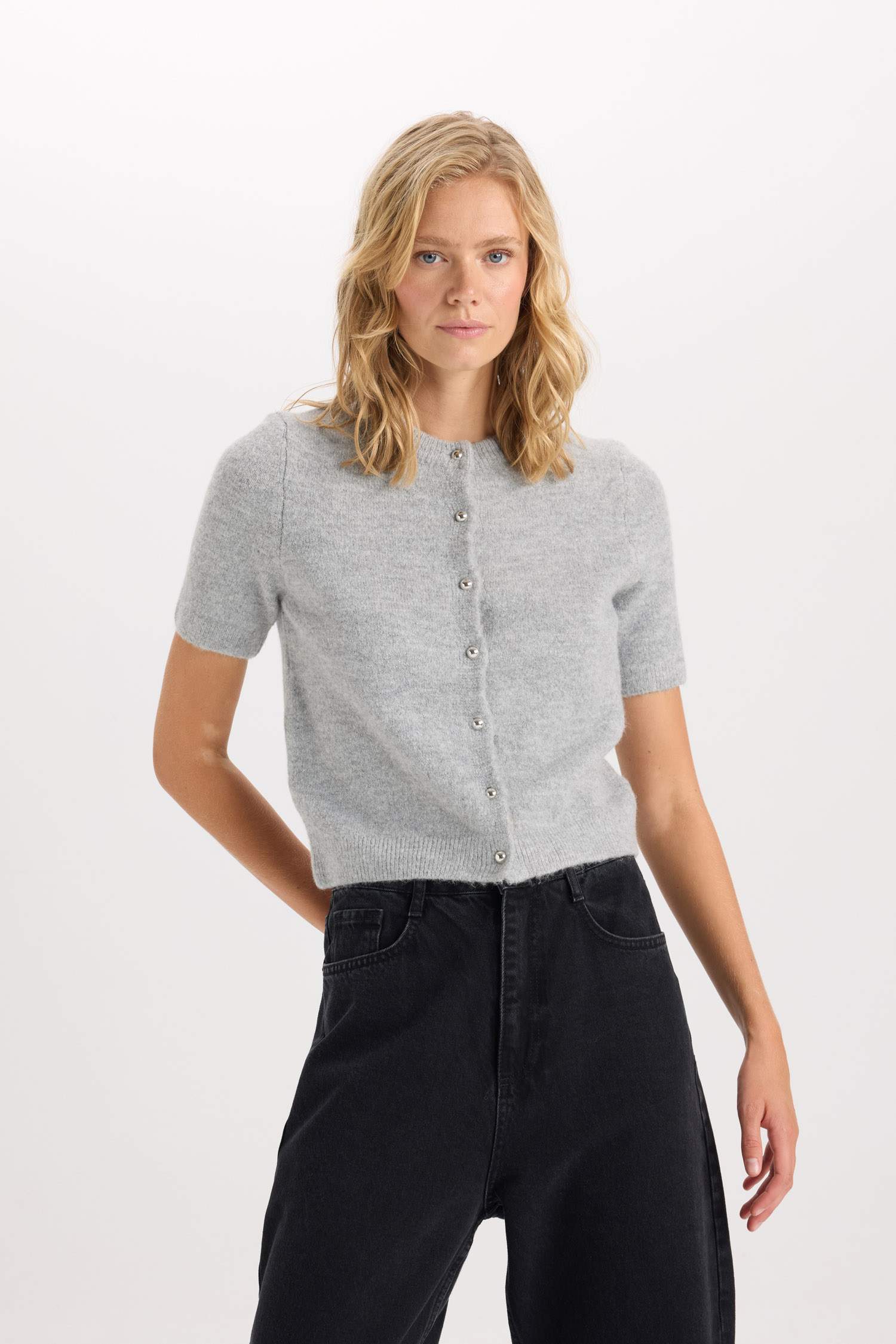 Regular Fit Bisiklet Yaka Basic Düz Düğmeli Kısa Kollu Triko Hırka