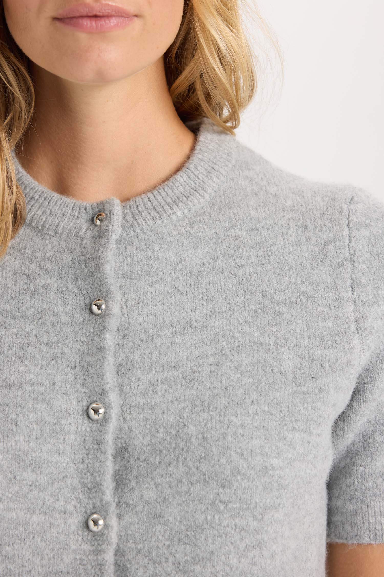 Regular Fit Bisiklet Yaka Basic Düz Düğmeli Kısa Kollu Triko Hırka