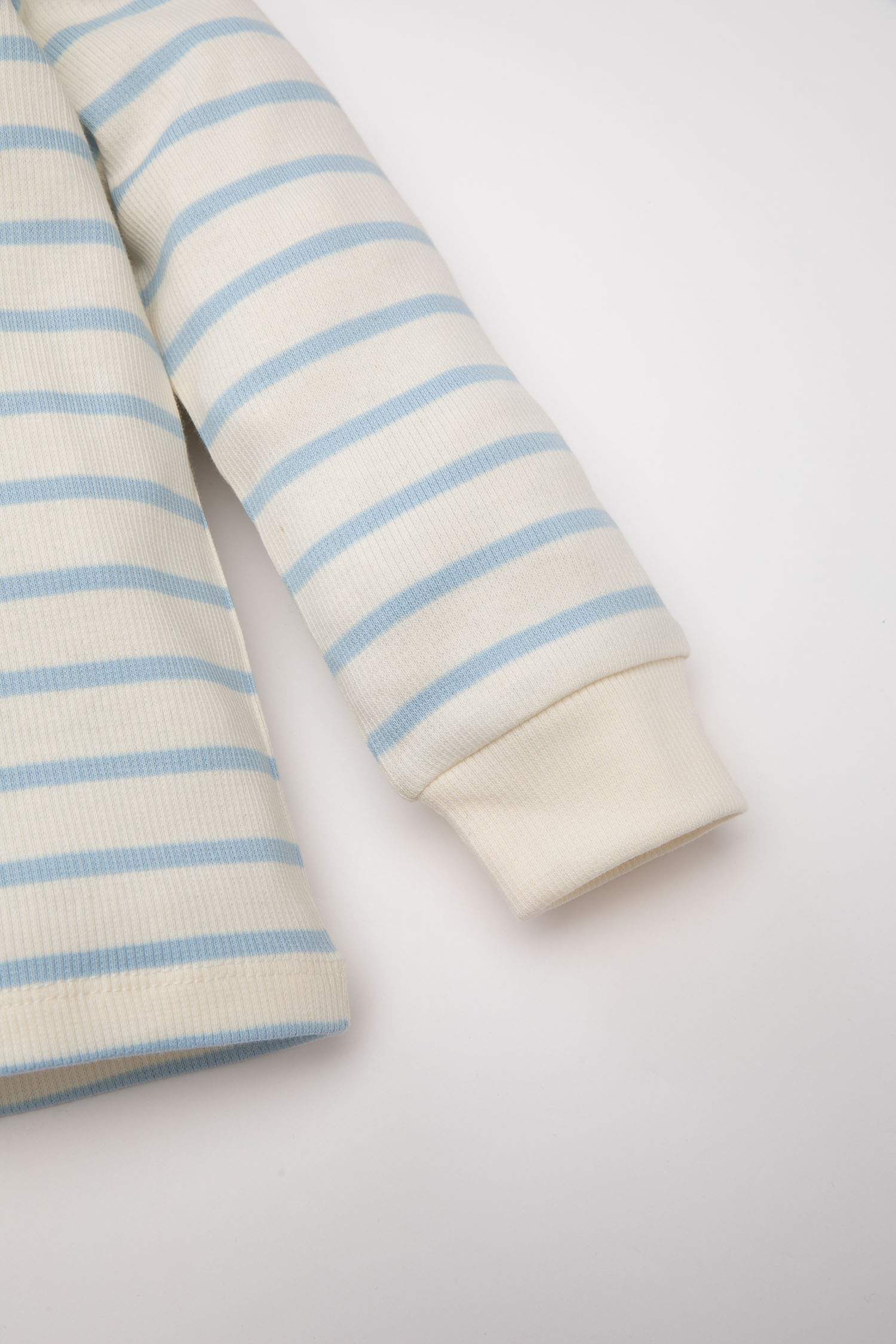 طقم بيجاما بيبي اولادي بطبعة شعار ريبانا قصة عادية - قطعتين