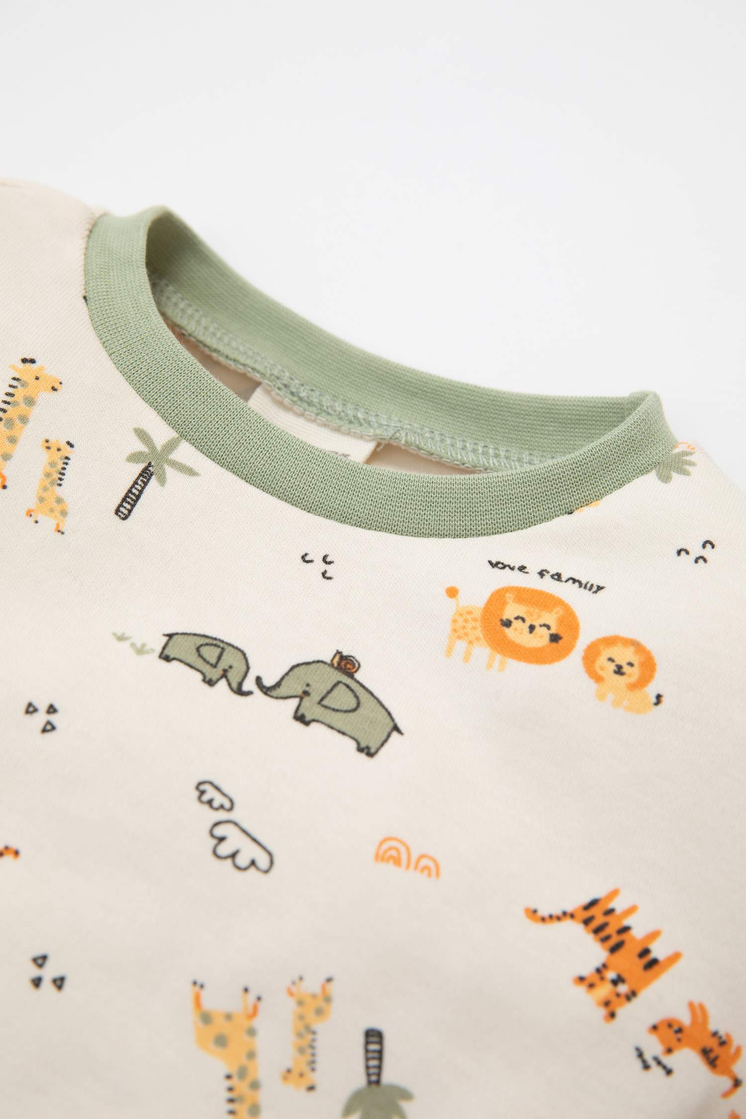 طقم بيجاما ولادي بطبعة سفاري - قطعتين