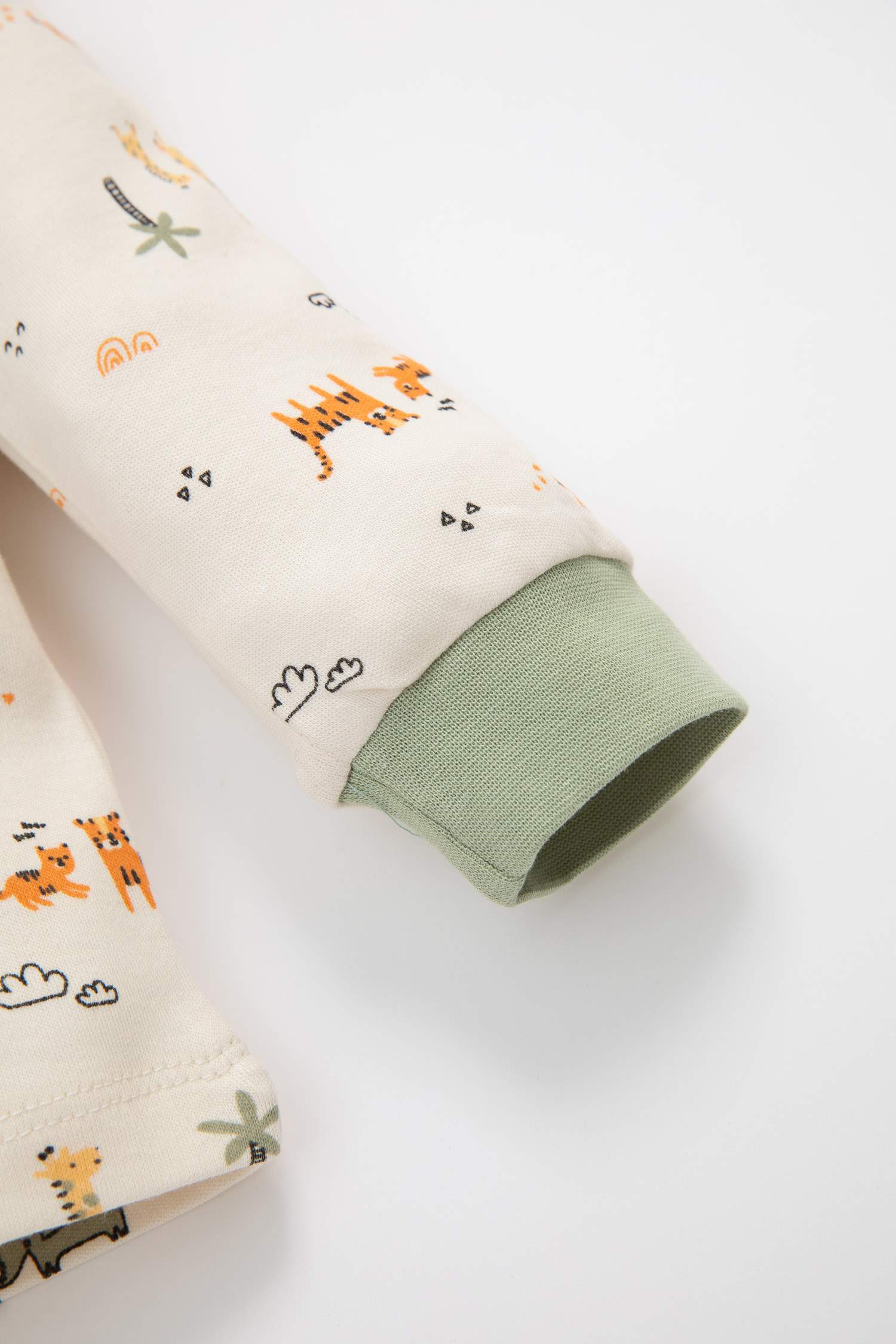 طقم بيجاما ولادي بطبعة سفاري - قطعتين