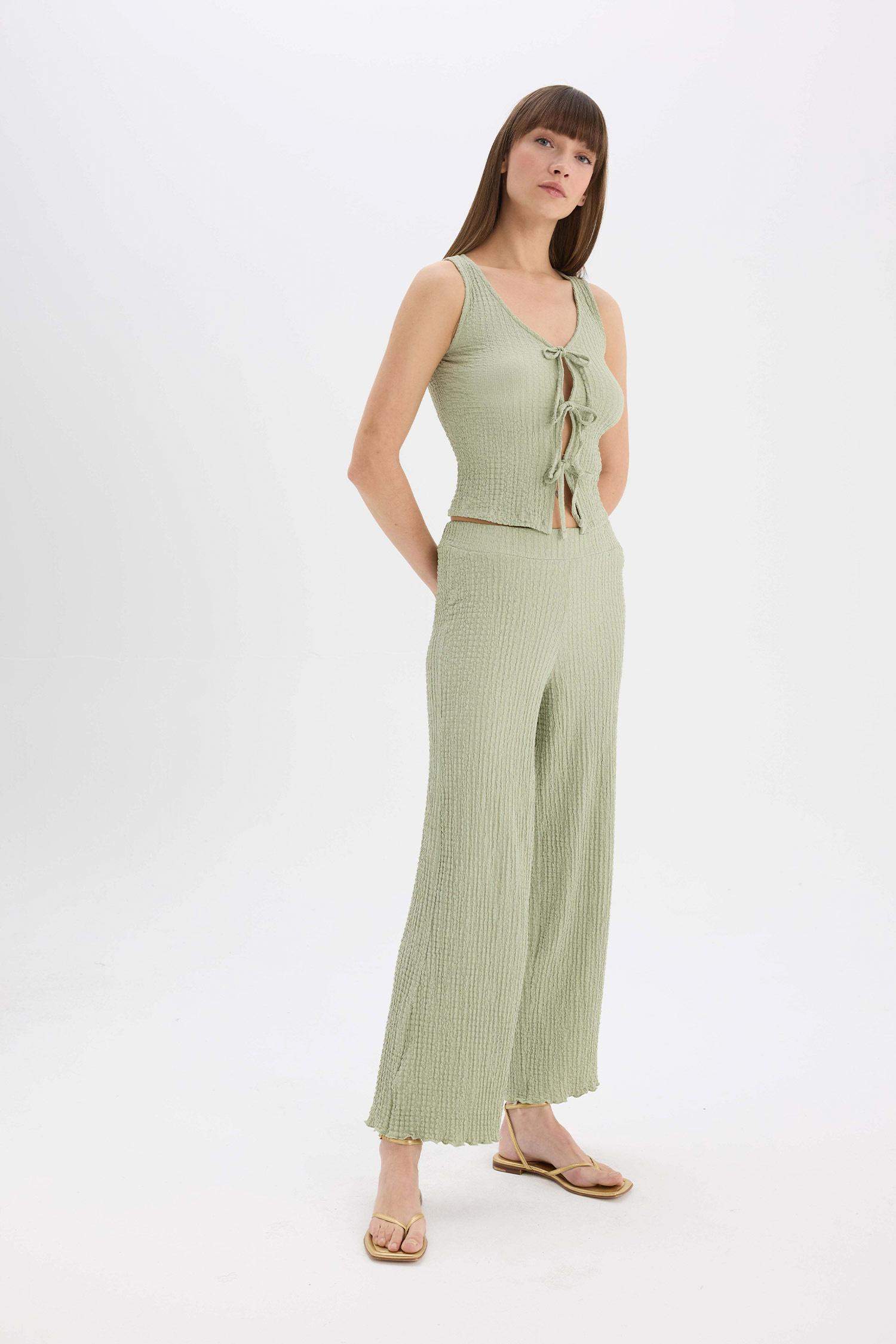 Slim Fit Dar Kesim V Yaka Önden Bağlamalı Bürümcük Kolsuz Bluz