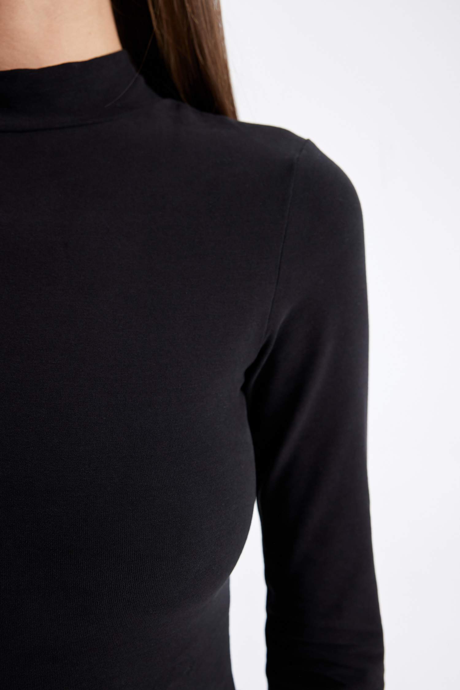 Siyah Slim Fit Dar Kesim Yarım Balıkçı Yaka Casual Basic Düz Uzun Kollu Tişört