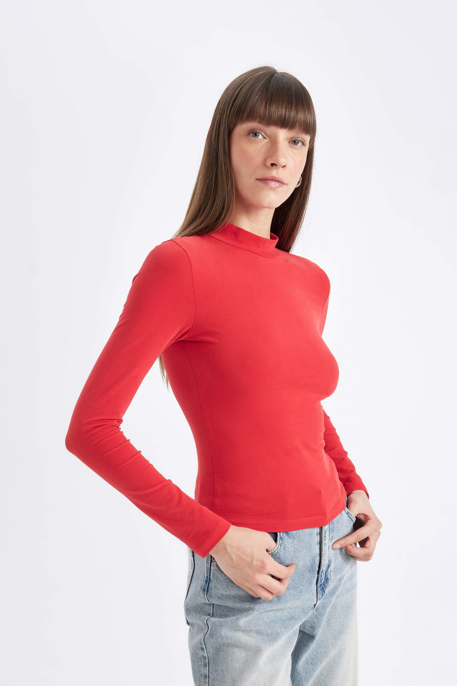 تيشيرت كم طويل سليم فيت برقبة عالية