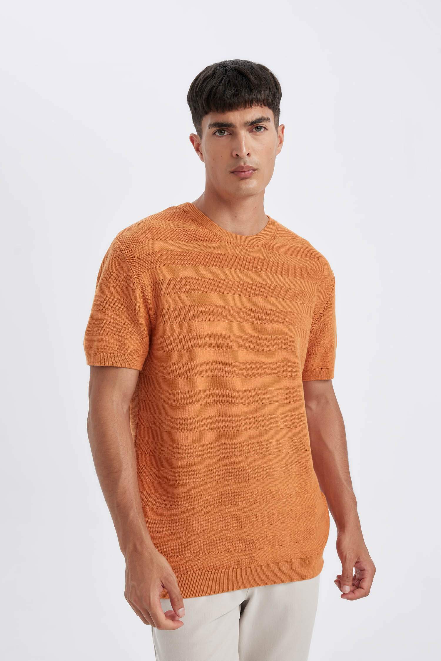 تيشيرت تريكو قصة عادية بياخة مستديرة