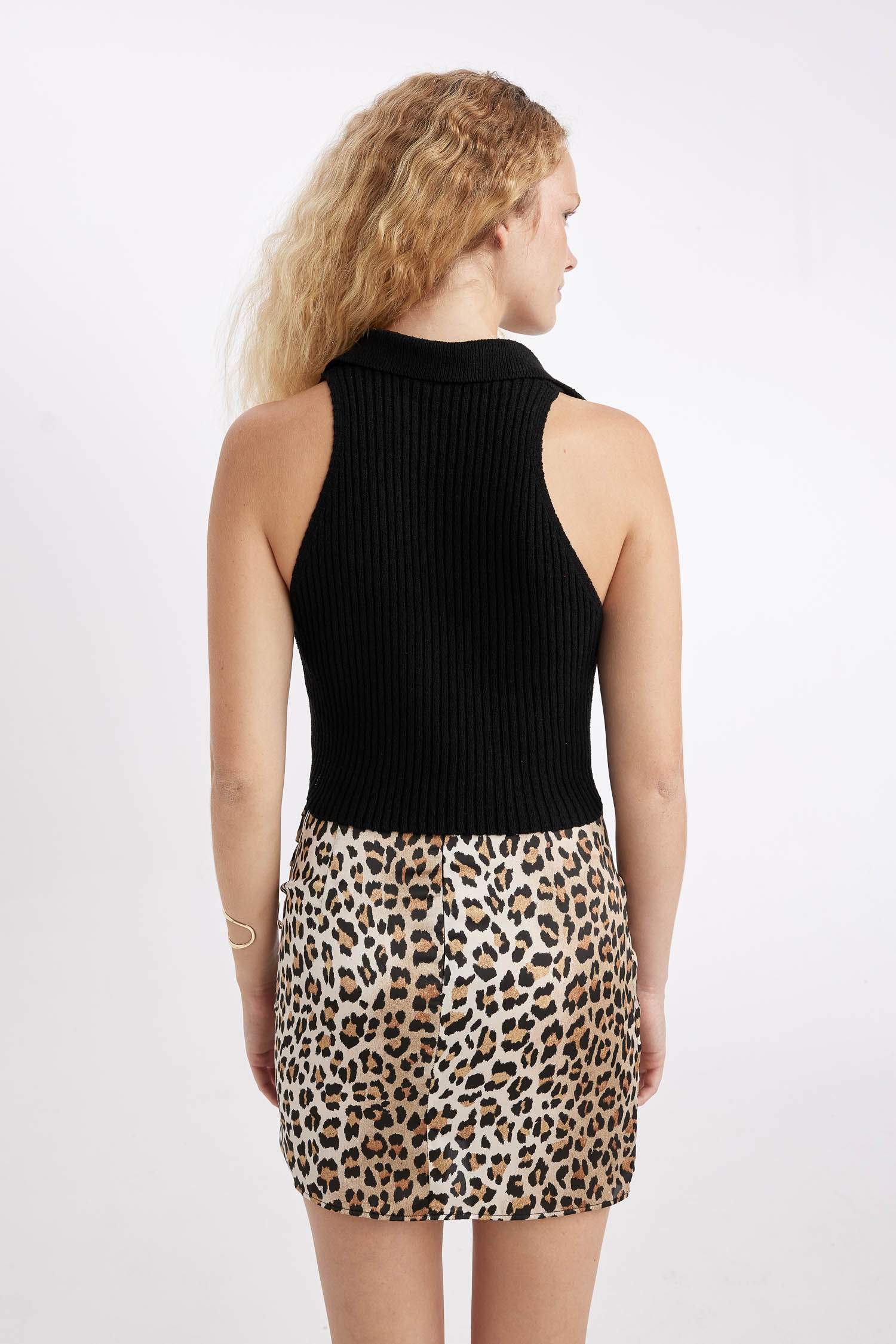 Slim Fit Polo Collar Vest