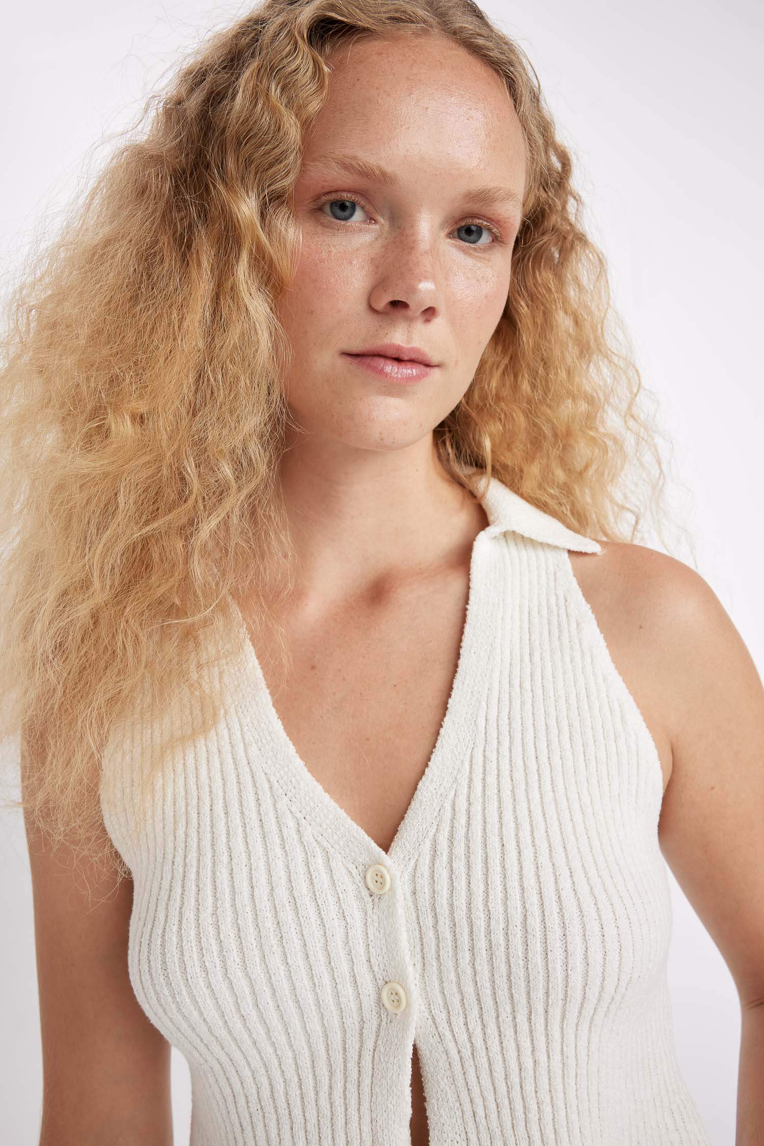 Slim Fit Polo Collar Vest