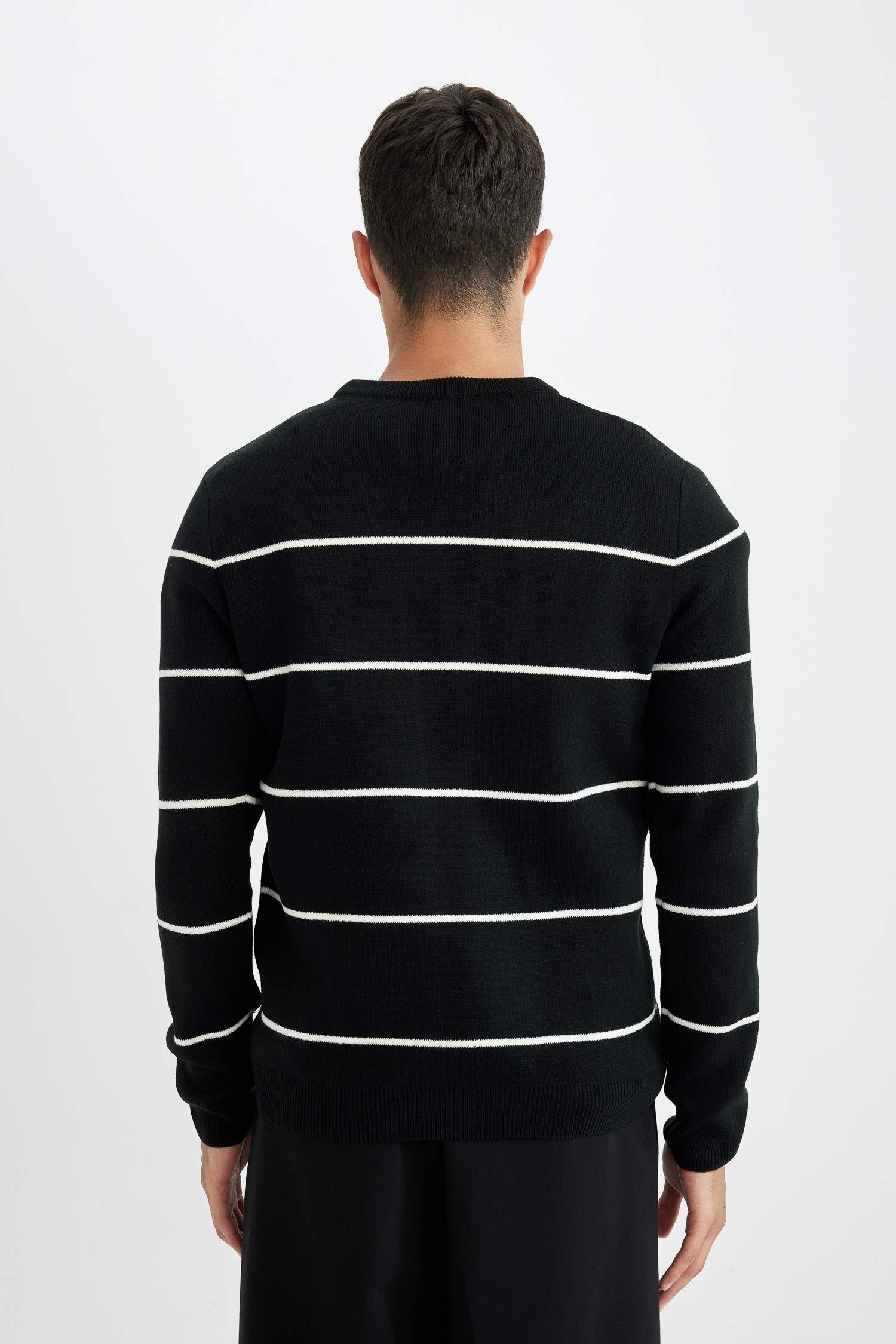 Standart Fit Normal Kesim Bisiklet Yaka Çizgili Triko Kazak